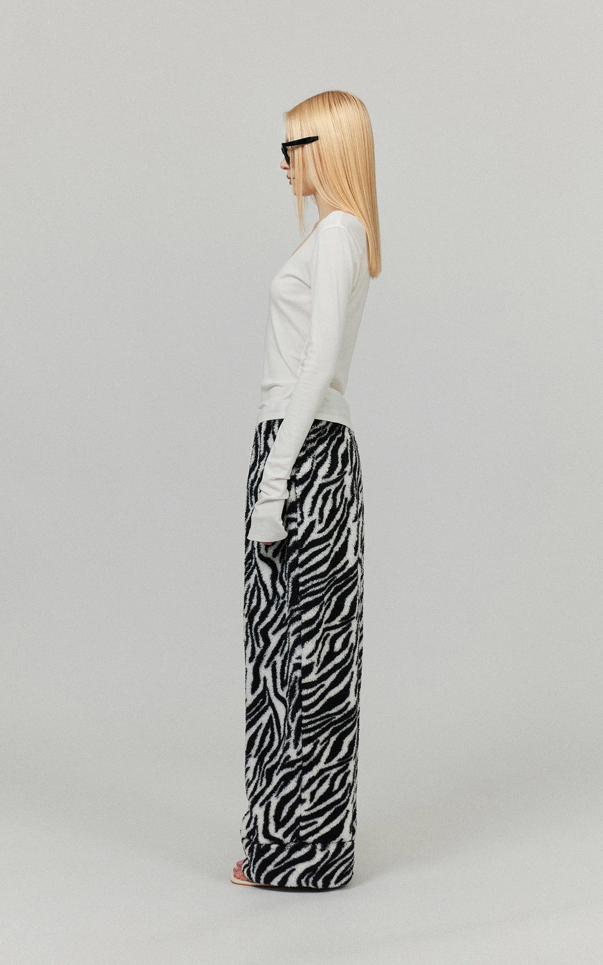 0122stepll Sculpted Scoop Neck Notch Long Sleeve Fitted Top
