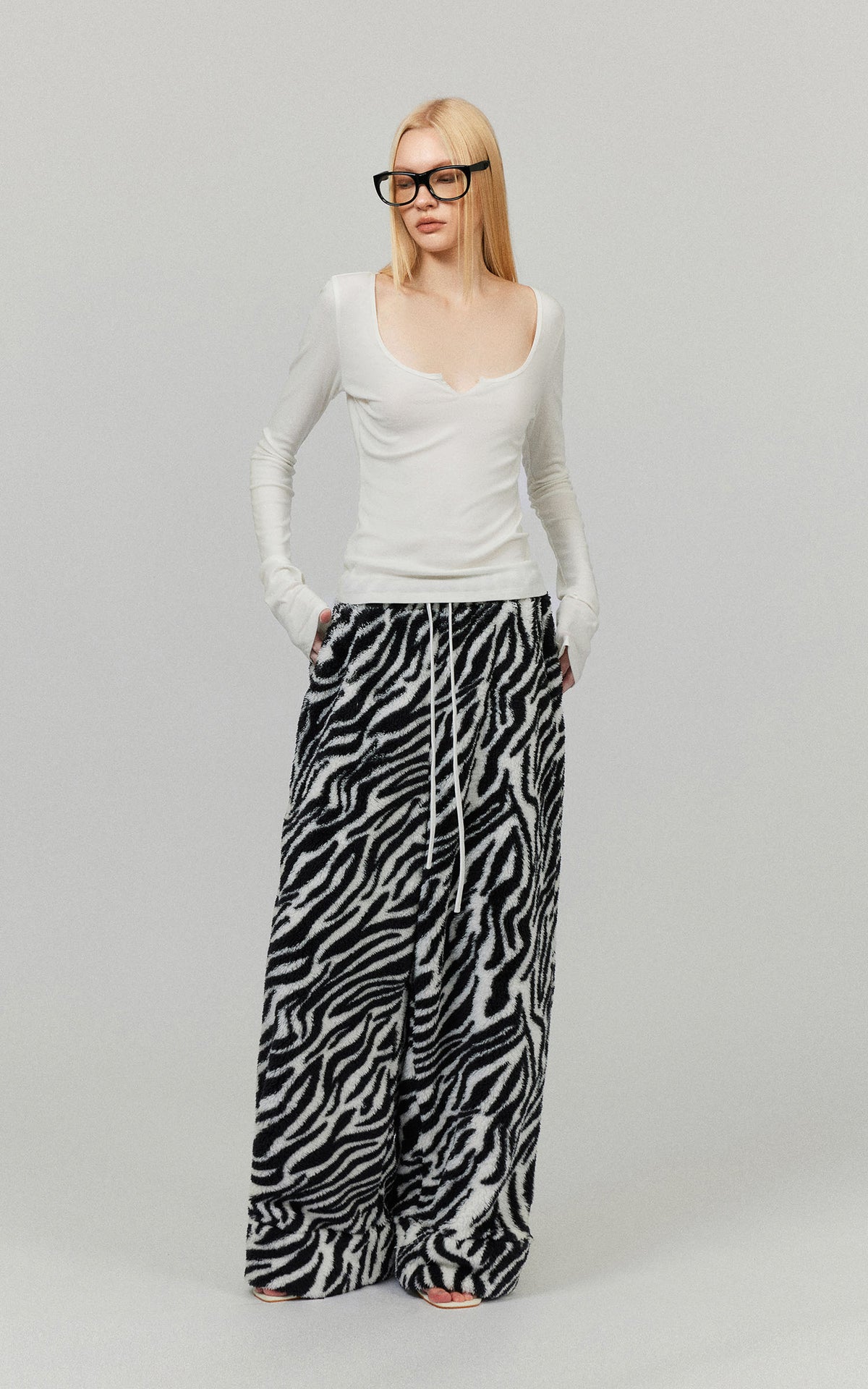 0122stepll Sculpted Scoop Neck Notch Long Sleeve Fitted Top