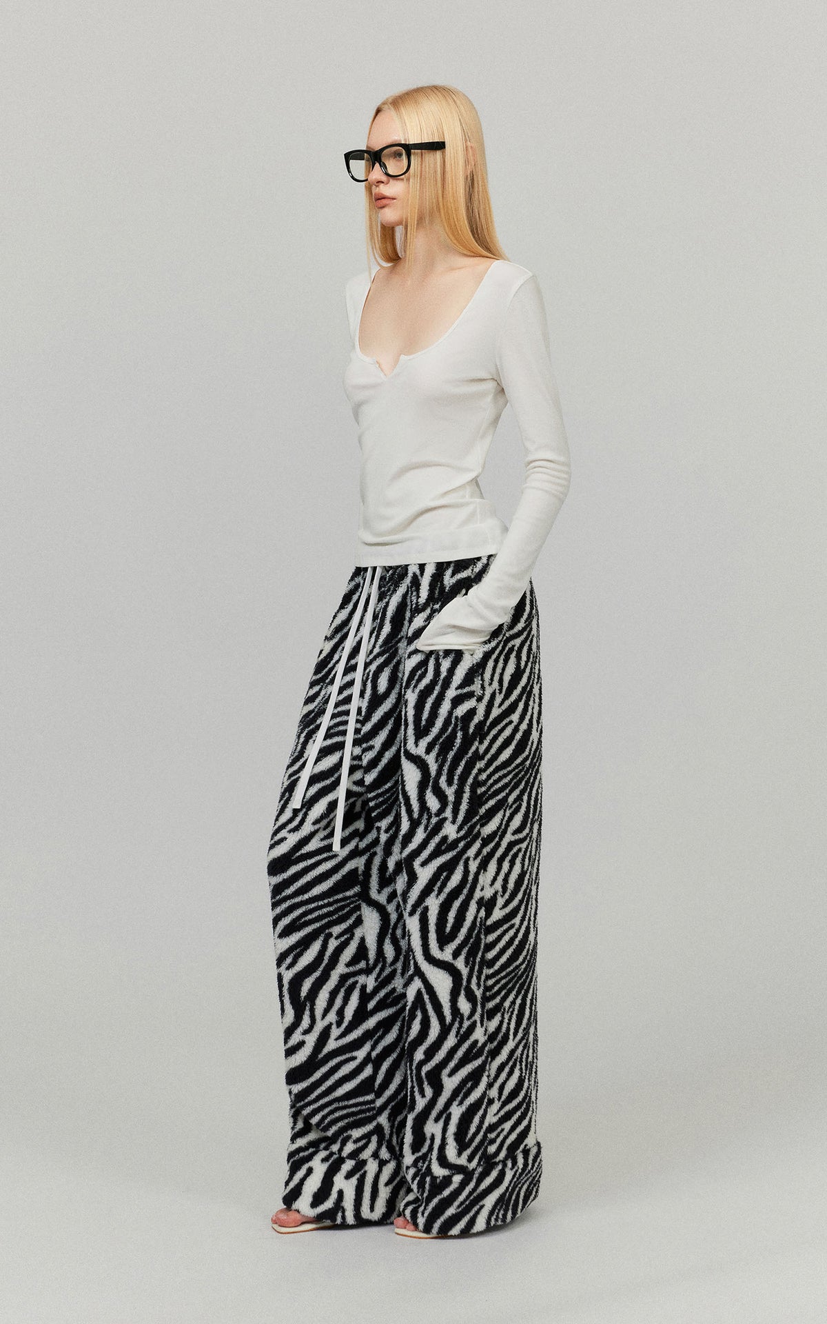 0122stepll Sculpted Scoop Neck Notch Long Sleeve Fitted Top