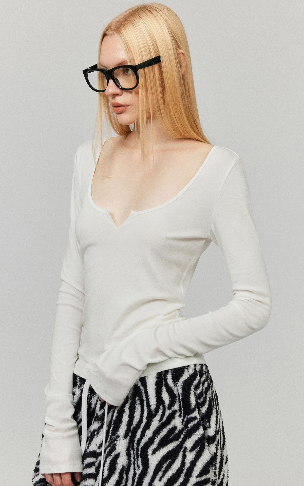0122stepll Sculpted Scoop Neck Notch Long Sleeve Fitted Top