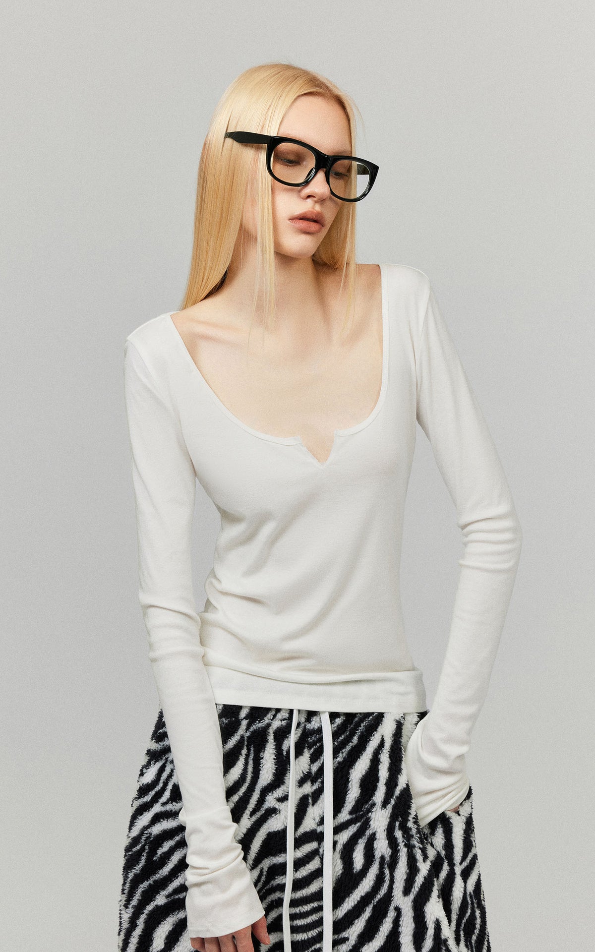 0122stepll Sculpted Scoop Neck Notch Long Sleeve Fitted Top