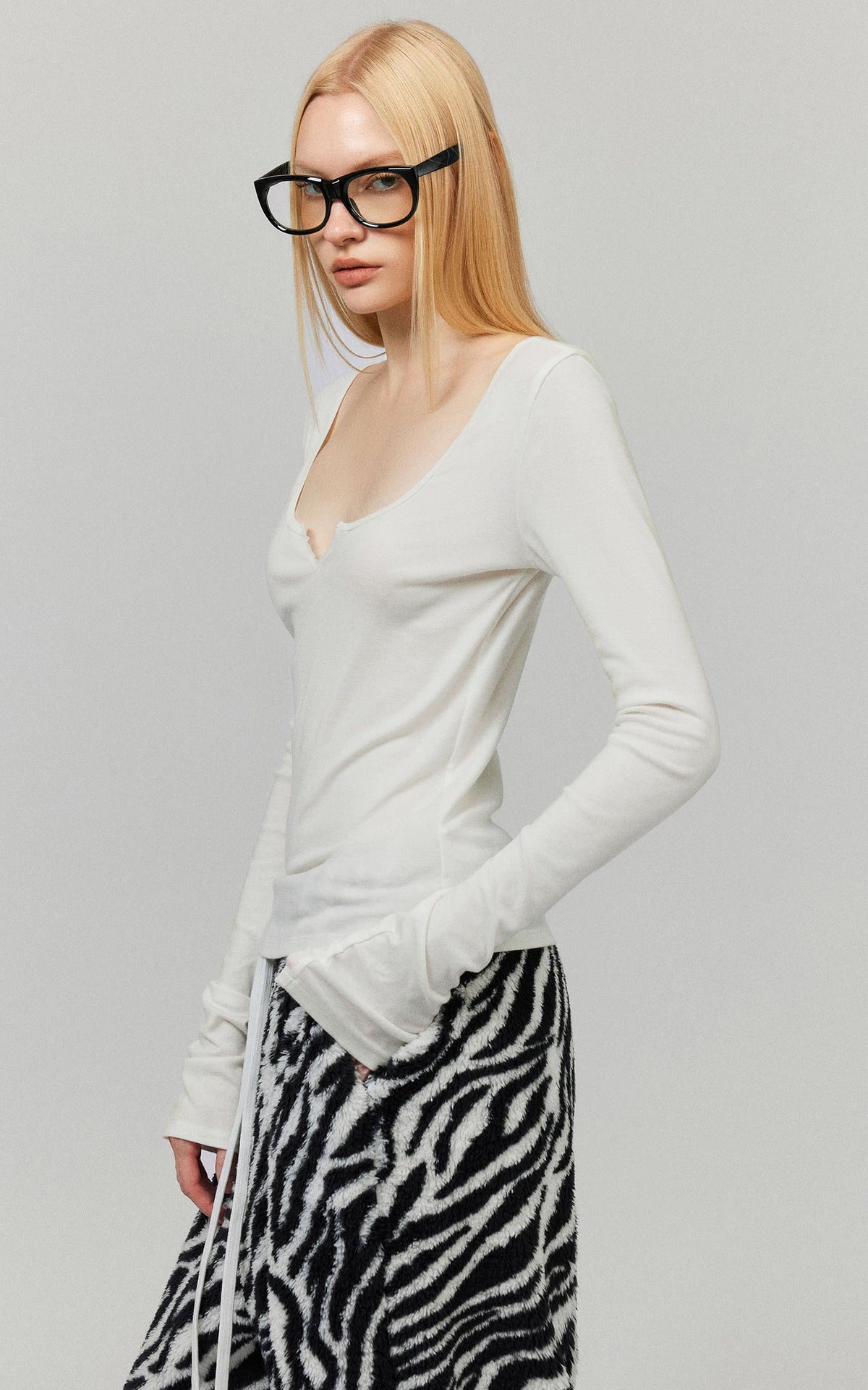 0122stepll Sculpted Scoop Neck Notch Long Sleeve Fitted Top