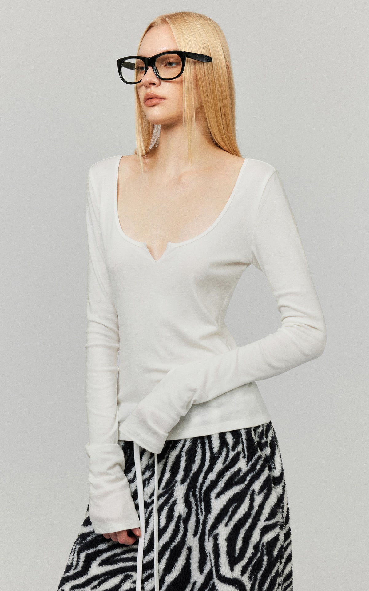 0122stepll Sculpted Scoop Neck Notch Long Sleeve Fitted Top