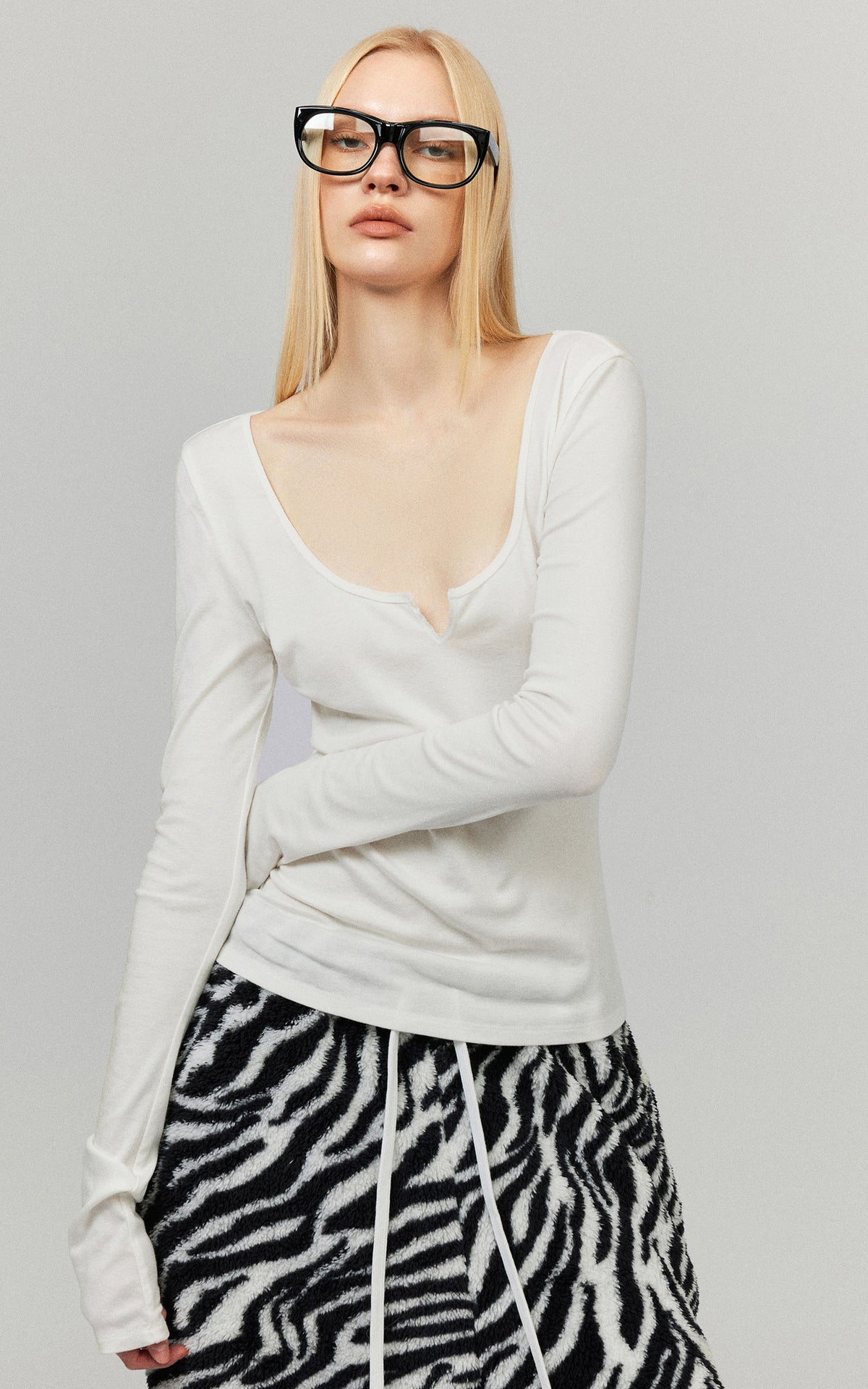 0122stepll Sculpted Scoop Neck Notch Long Sleeve Fitted Top