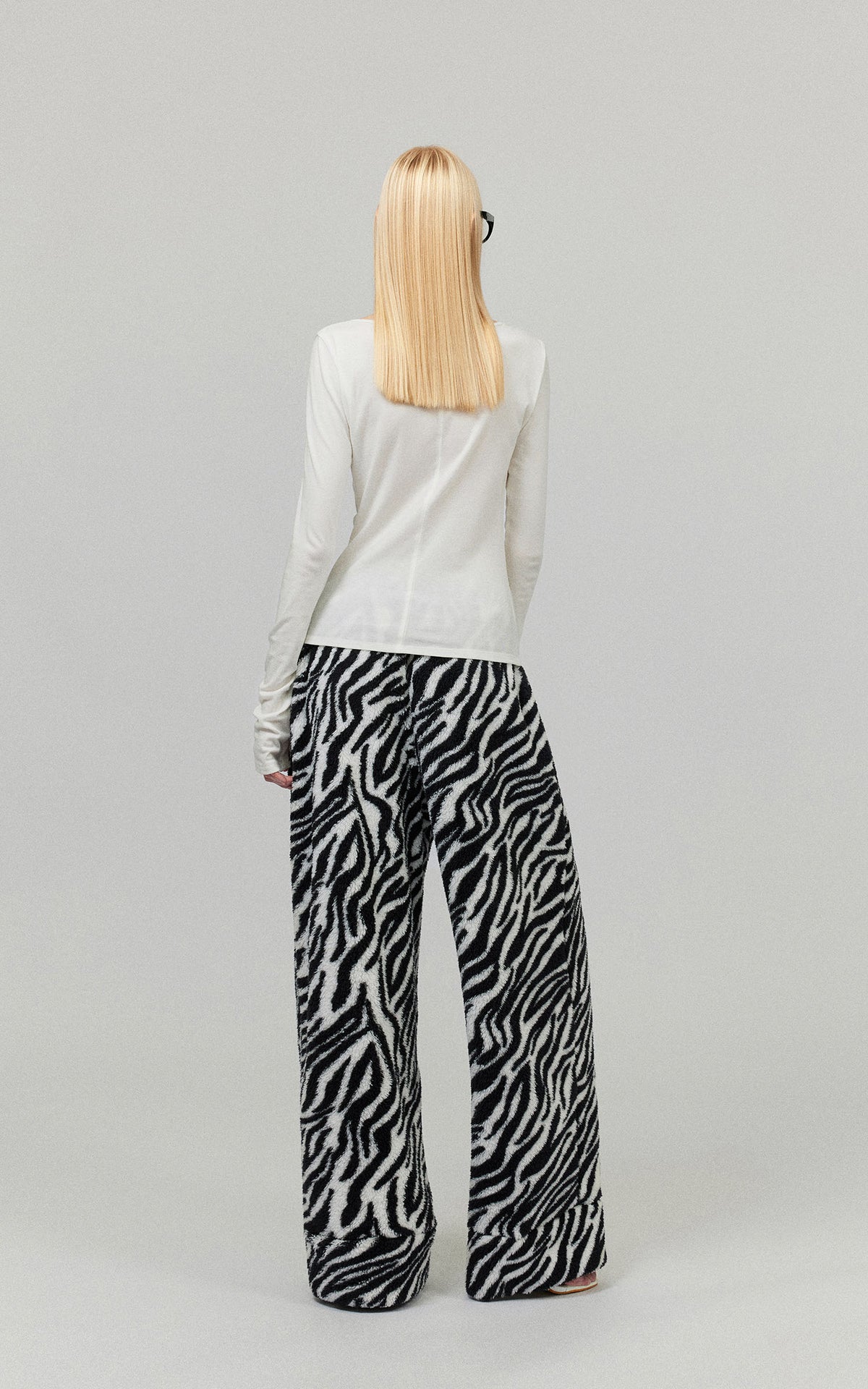 0122stepll Sculpted Scoop Neck Notch Long Sleeve Fitted Top