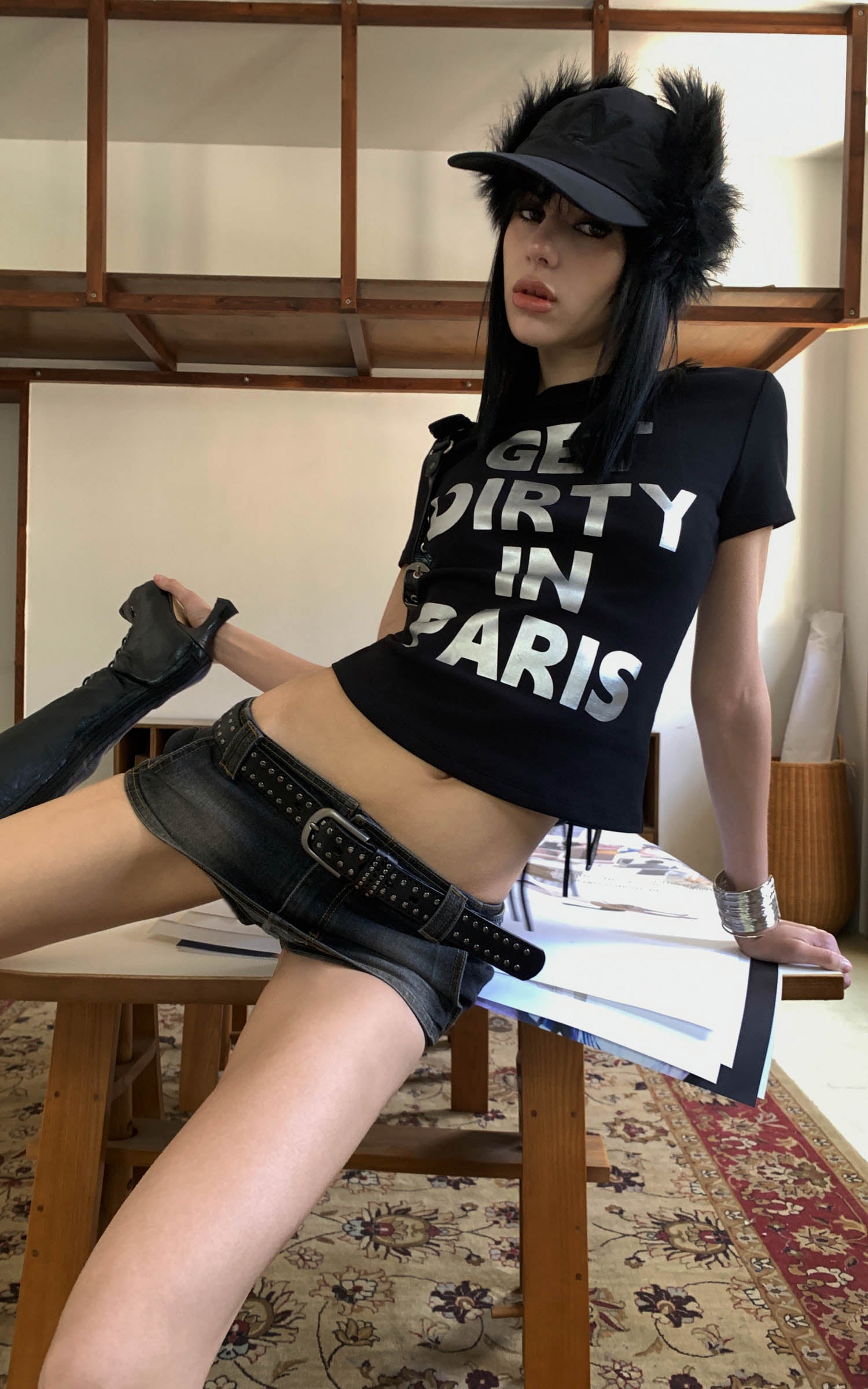 0122stepll “パリで汚れよう” フィットグラフィックTシャツ