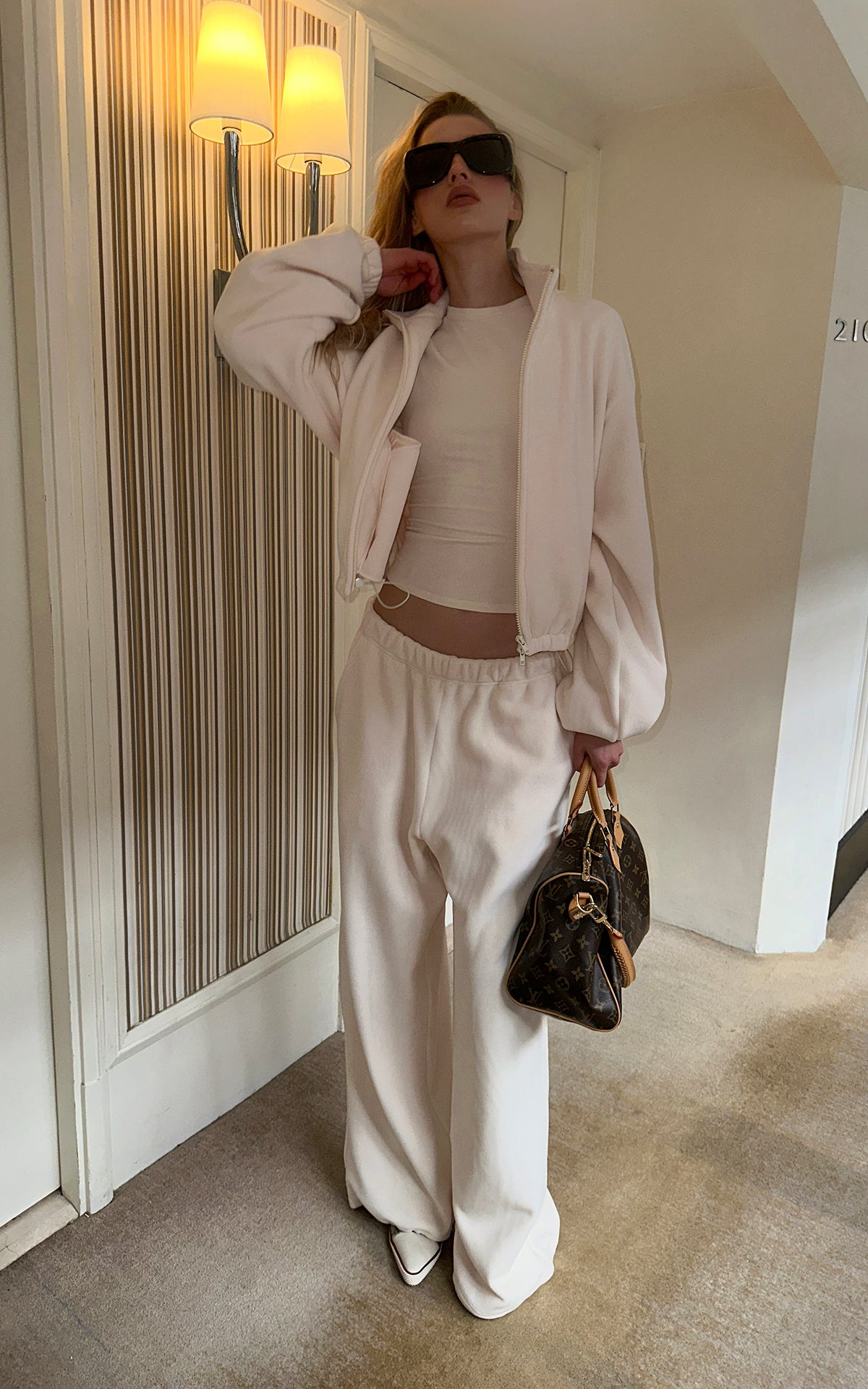 0122stepll Ensemble trois pièces : veste zippée en polaire, t-shirt ajusté et pantalon large