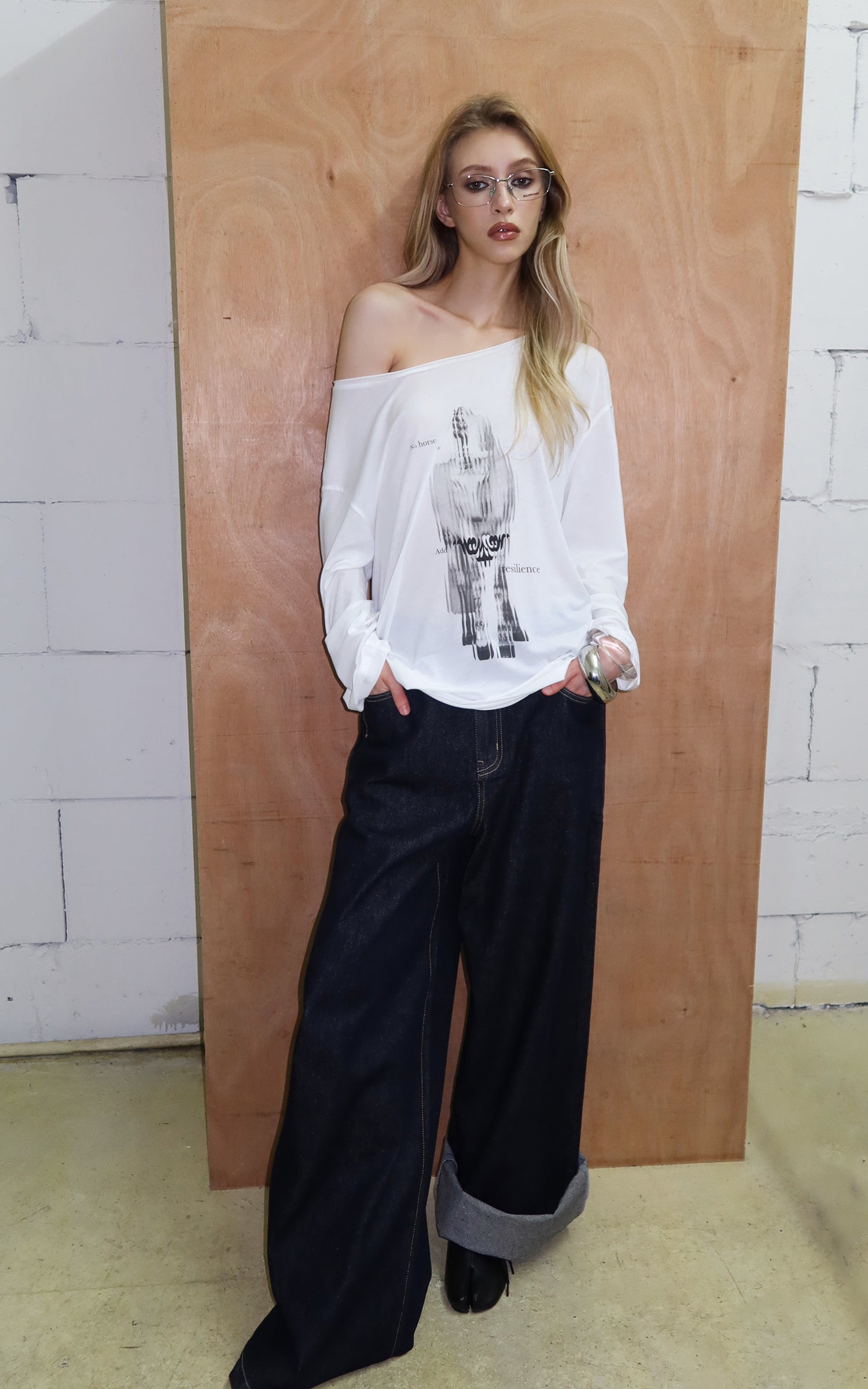 0122stepll Distorted Graphic Off-Shoulder Oversized Long Sleeve Top