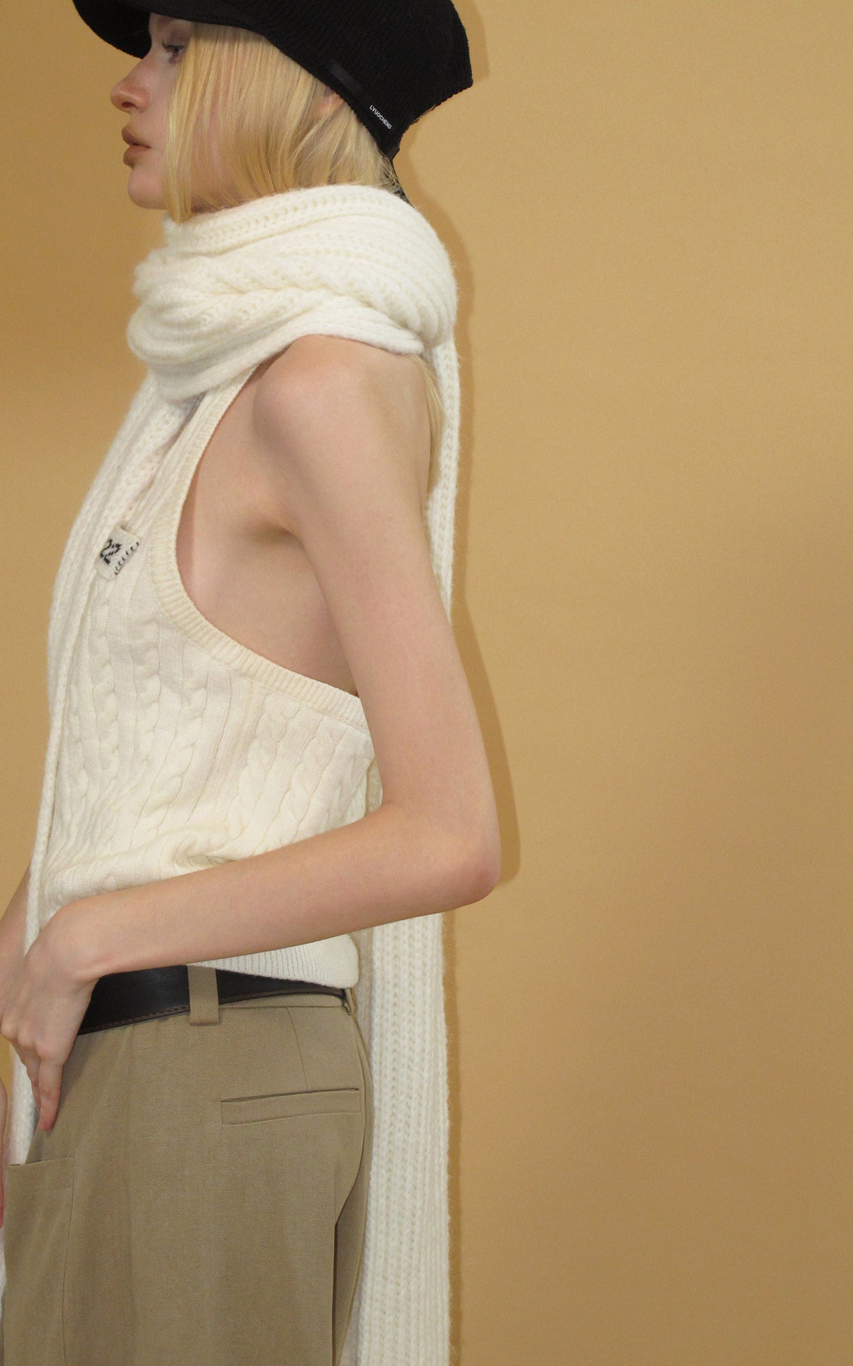 0122stepll Cable Knit Halter Button Vest