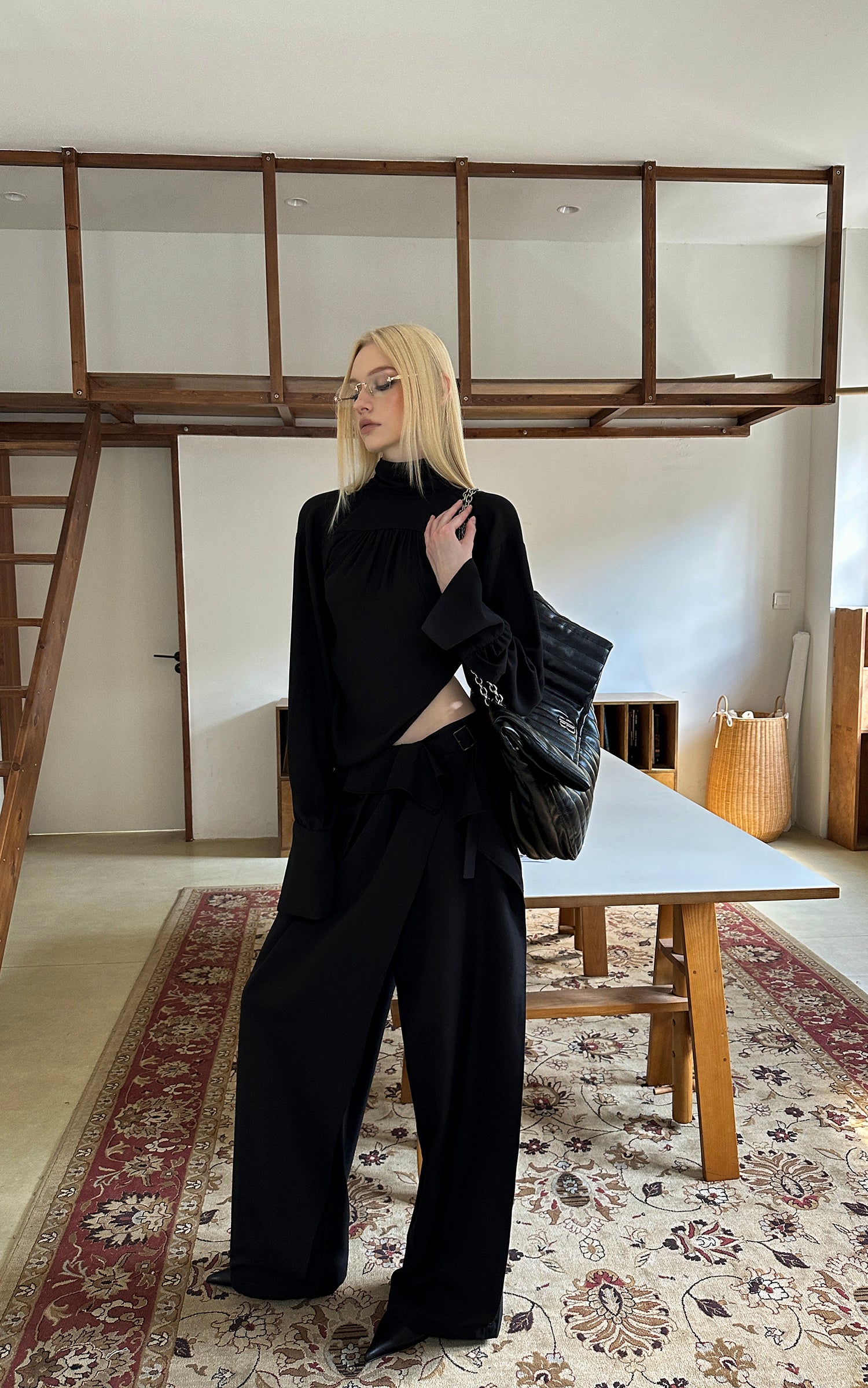 0122stepll Haut drapé à dos ouvert et col noué