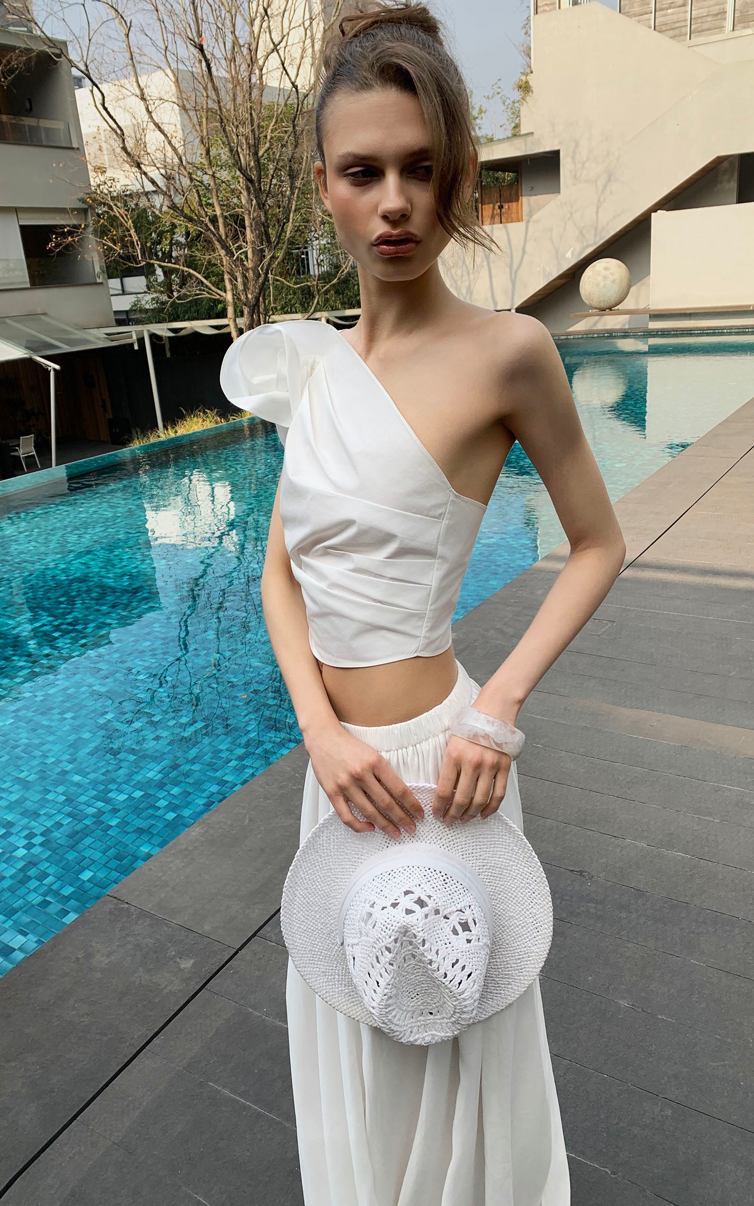 0122stepll Asymmetric One-Shoulder Rosette Crop Top