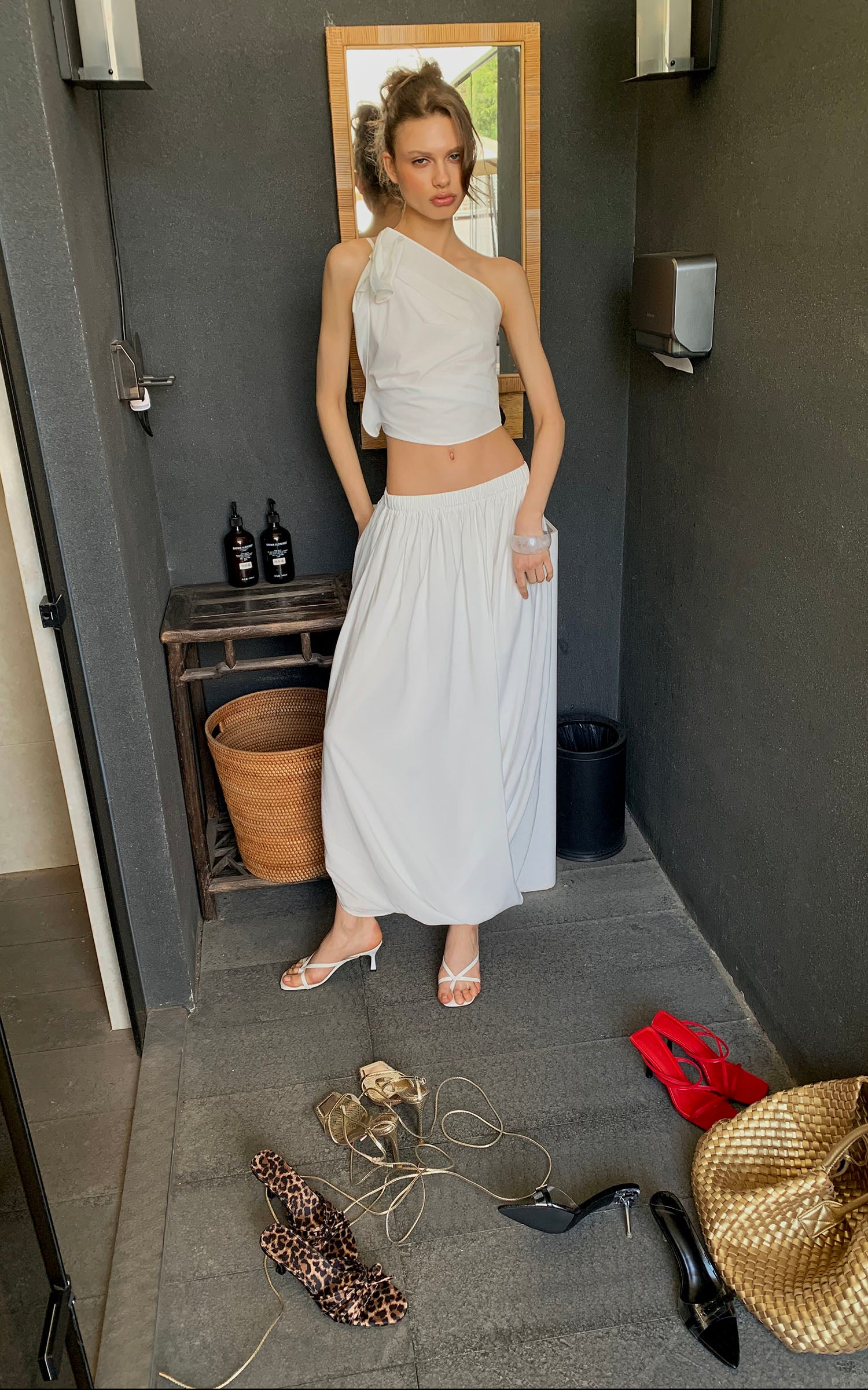 0122stepll Asymmetric One-Shoulder Rosette Crop Top