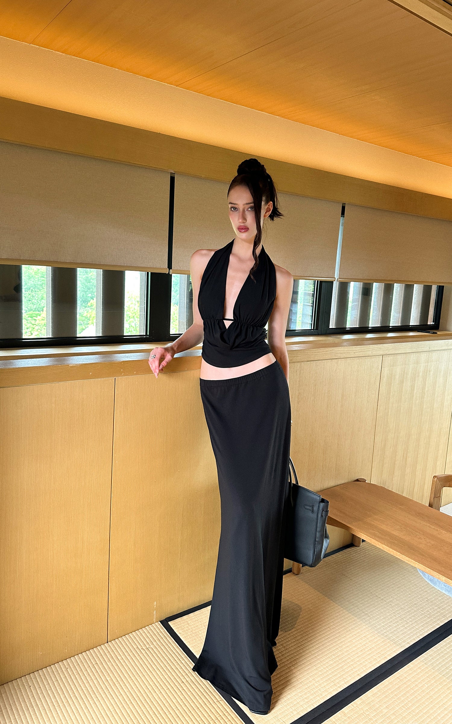 0122stepll Haut halter à décolleté plongeant &amp; Ensemble jupe maxi à taille basse