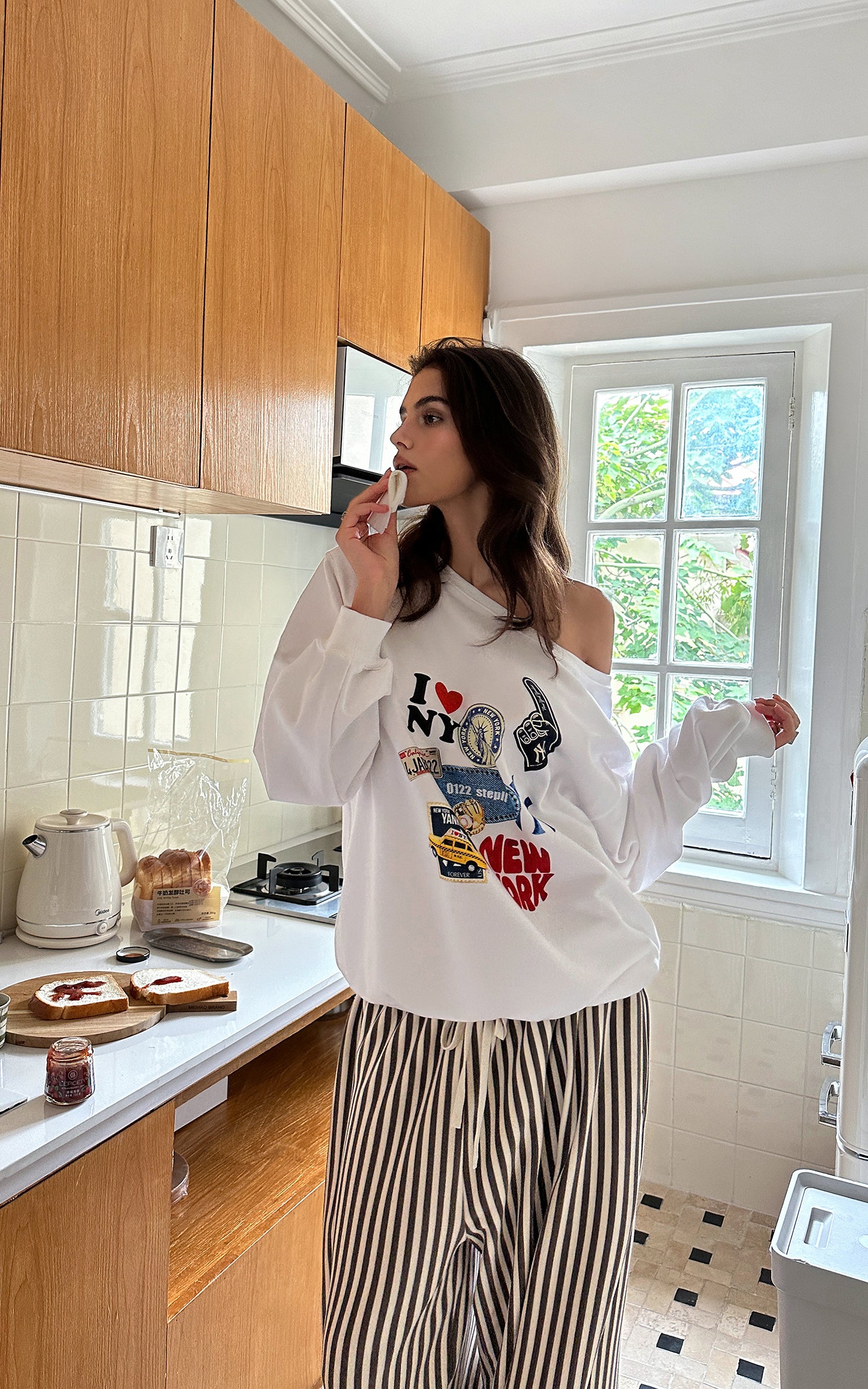 0122stepll New York Graphic Oversized Sweatshirt