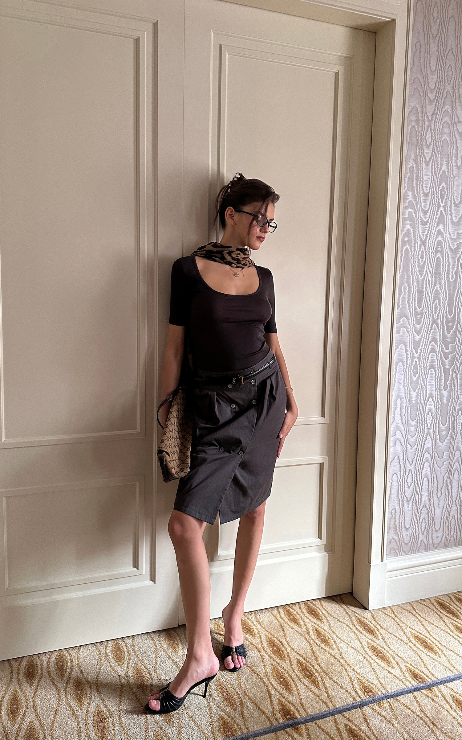 0122stepll Jupe midi plissée asymétrique à boutons