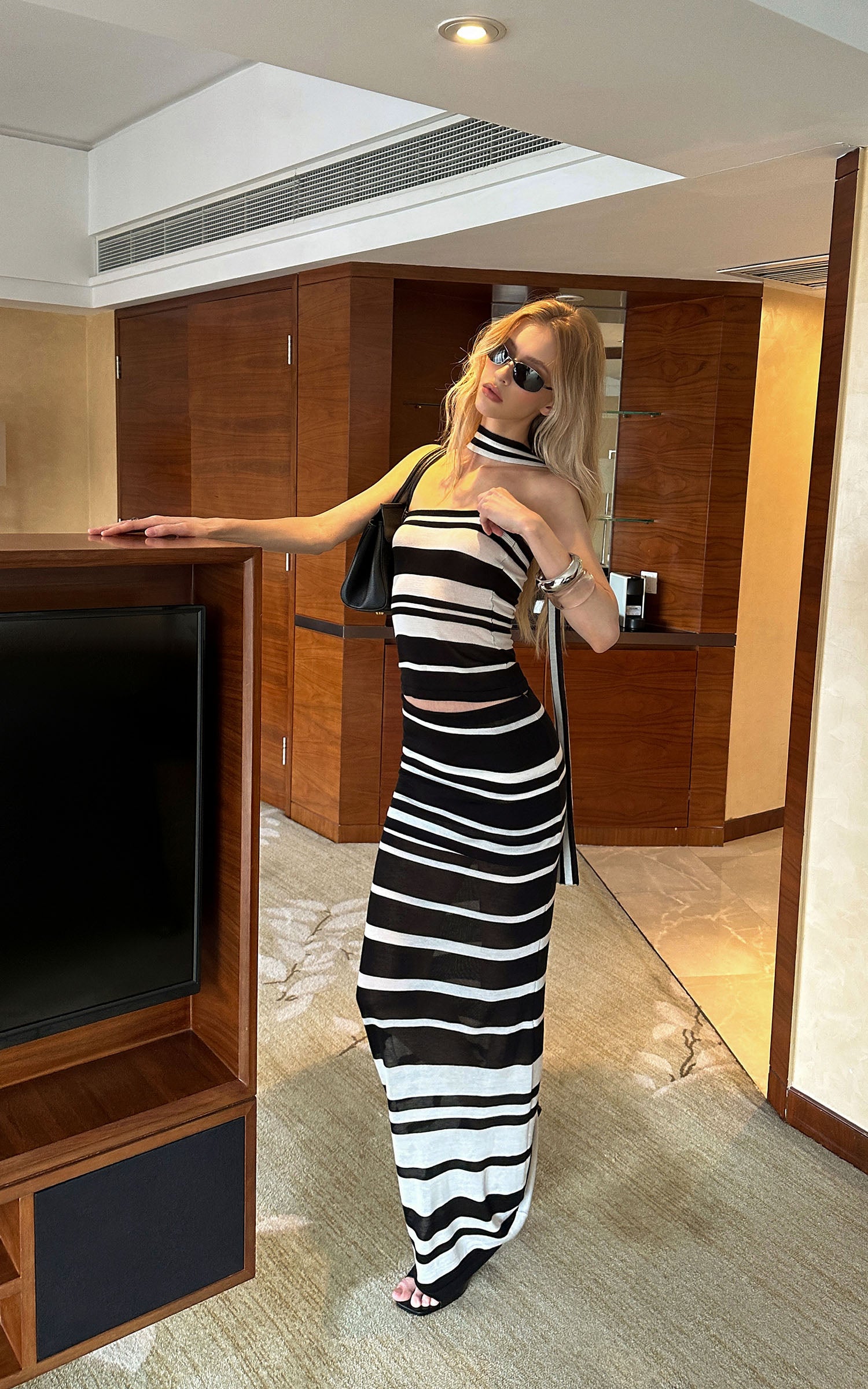 0122stepll Striped Scarf-Neck Tube Top &amp; Maxi Skirt Set