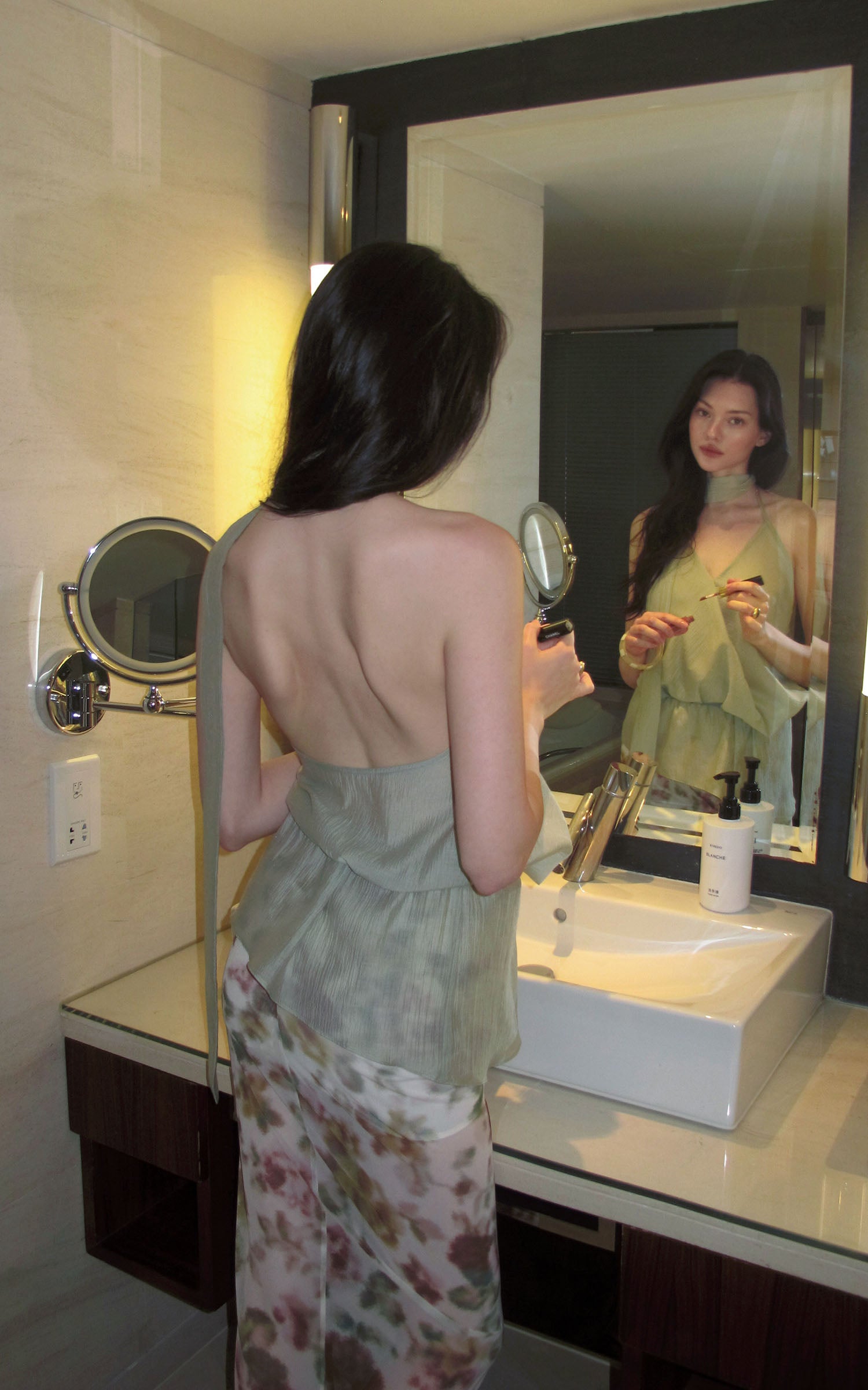 0122stepll Draped Halter Neck Tie Top
