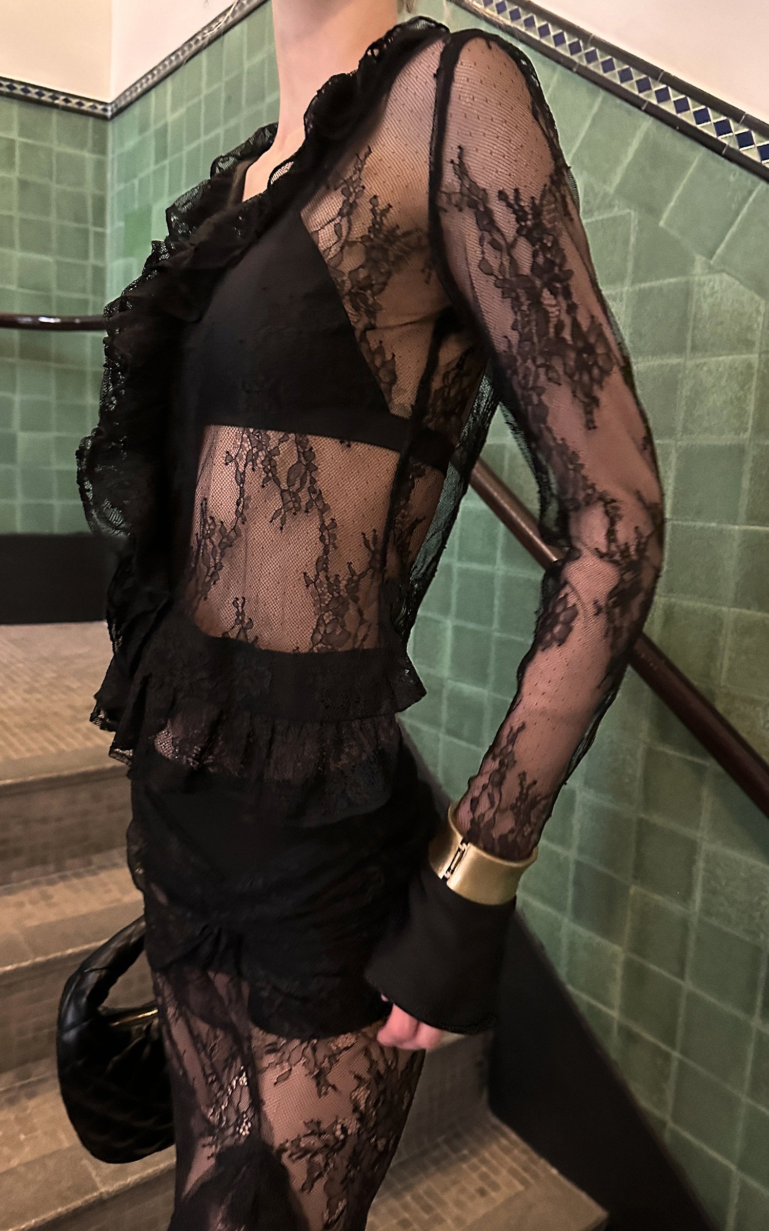 0122stepll Sheer Ruffle Lace Top &amp; Draped Lace Skirt Set