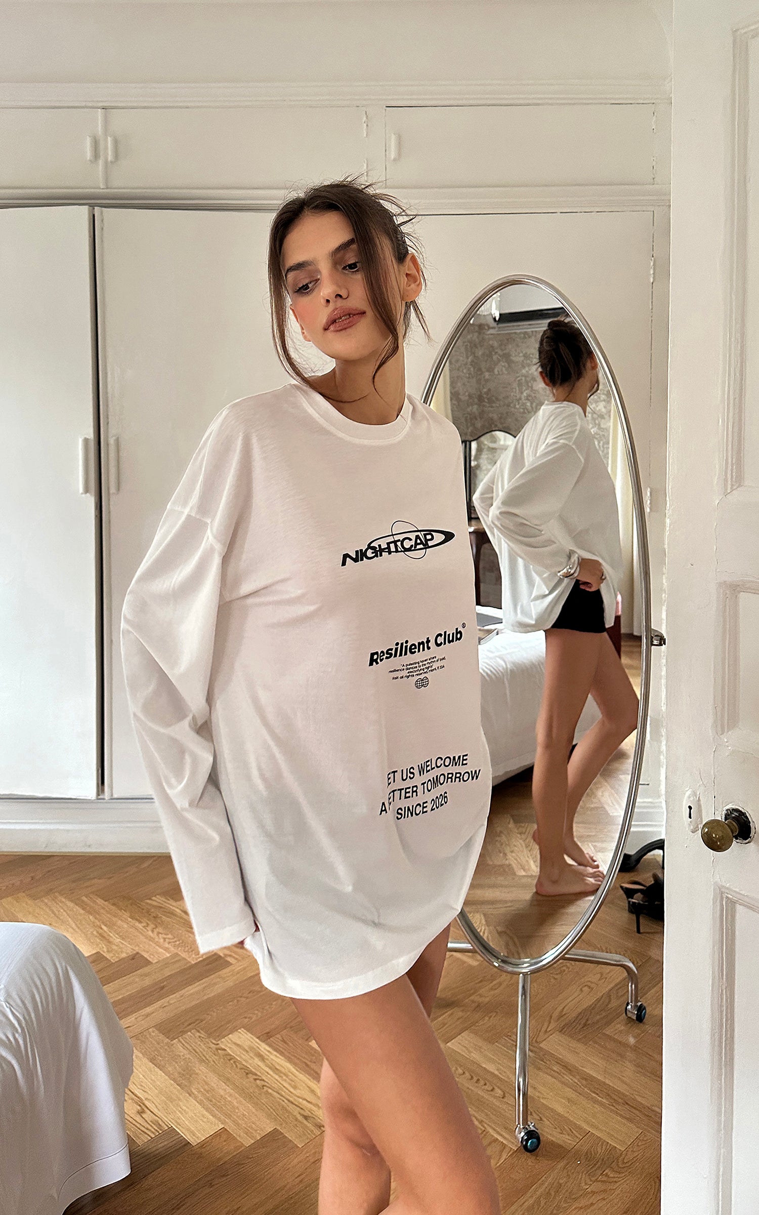 0122stepll T-shirt à manches longues oversize Resilient Club avec motif graphique