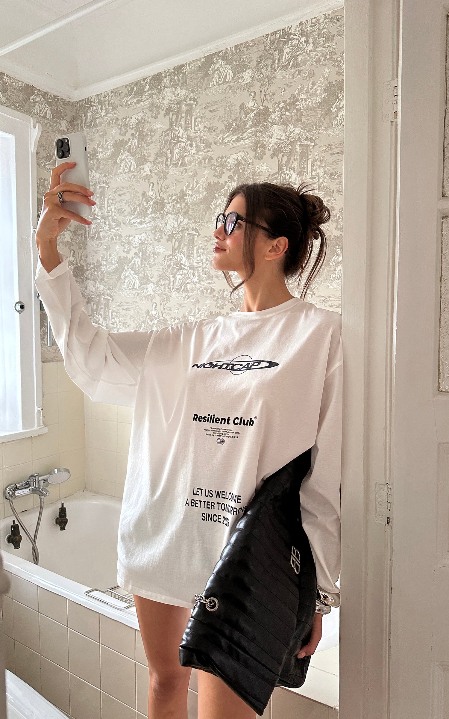 0122stepll T-shirt à manches longues oversize Resilient Club avec motif graphique