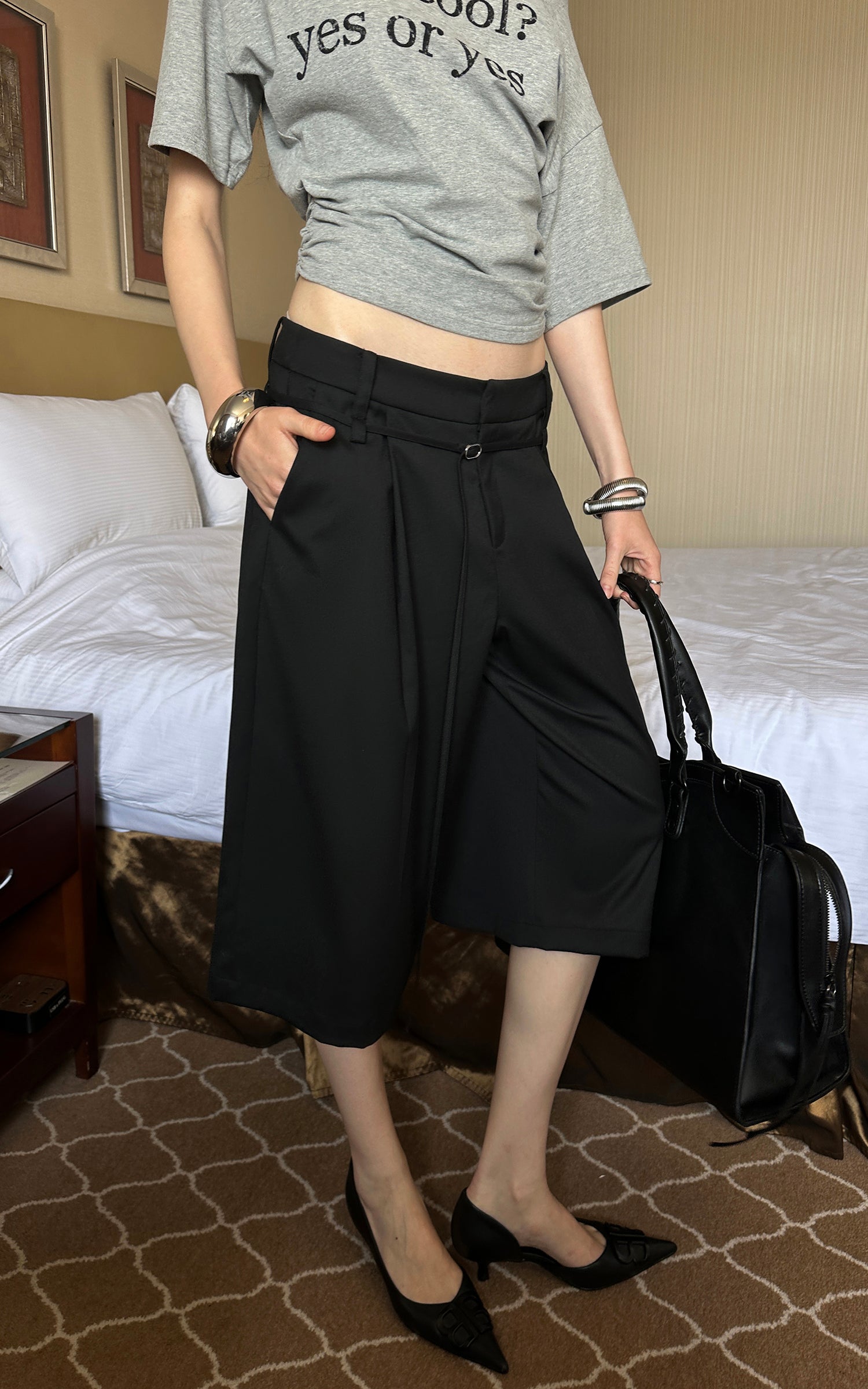 0122stepll Low-Rise Belted Wide-Leg Capri Pants