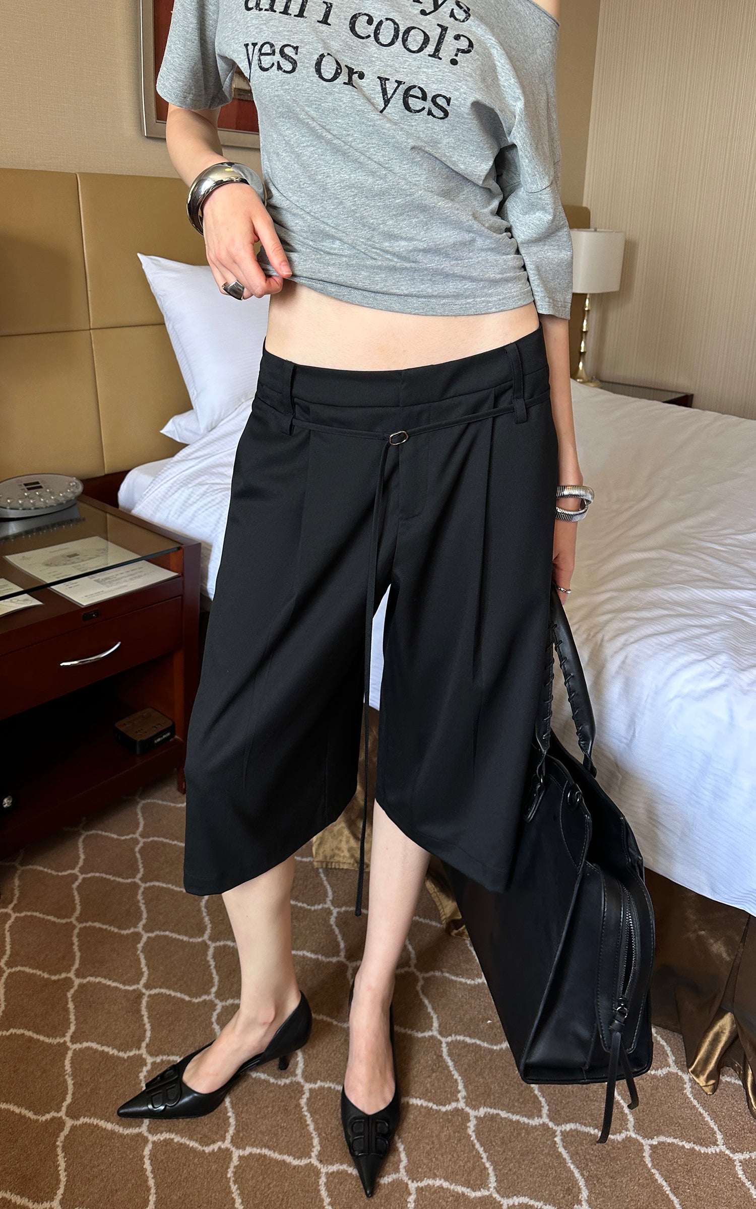 0122stepll Low-Rise Belted Wide-Leg Capri Pants