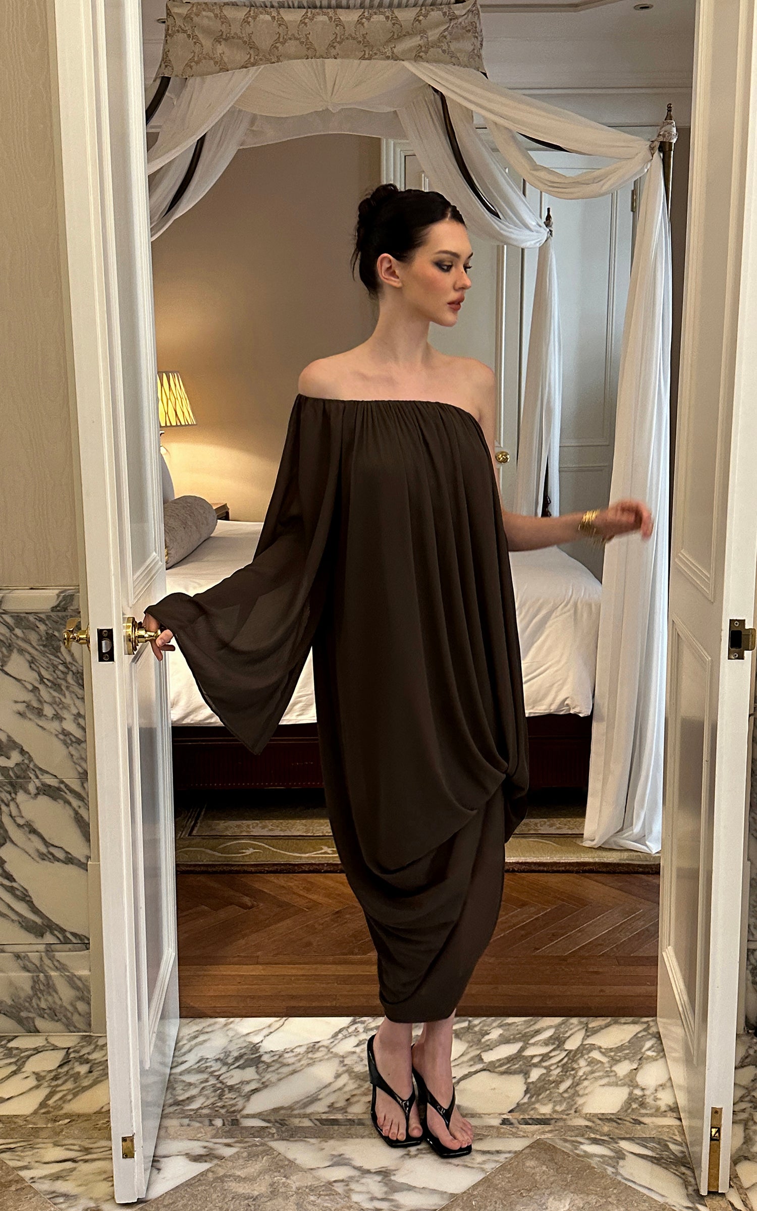0122stepll Robe midi à manches drapées et épaules dénudées