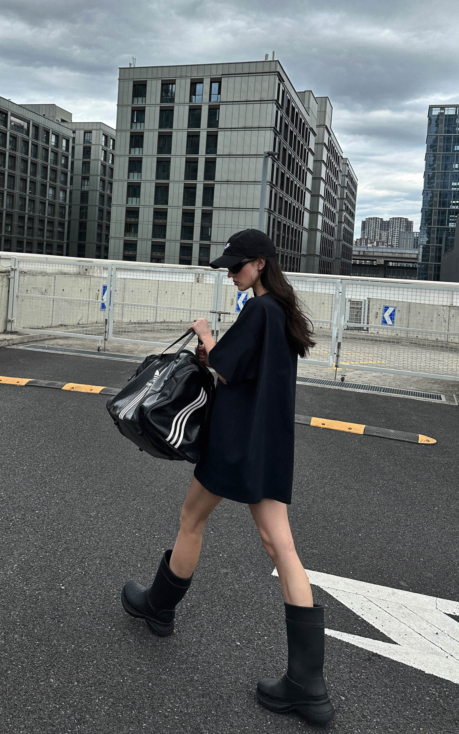 0122stepll スキ2000オーバーサイズグラフィックTシャツ