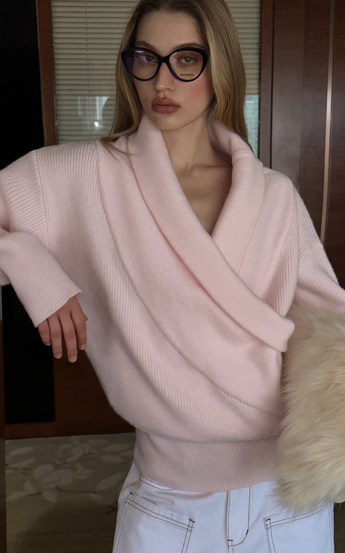 0122stepll Pull en maille à devant croisé drapé