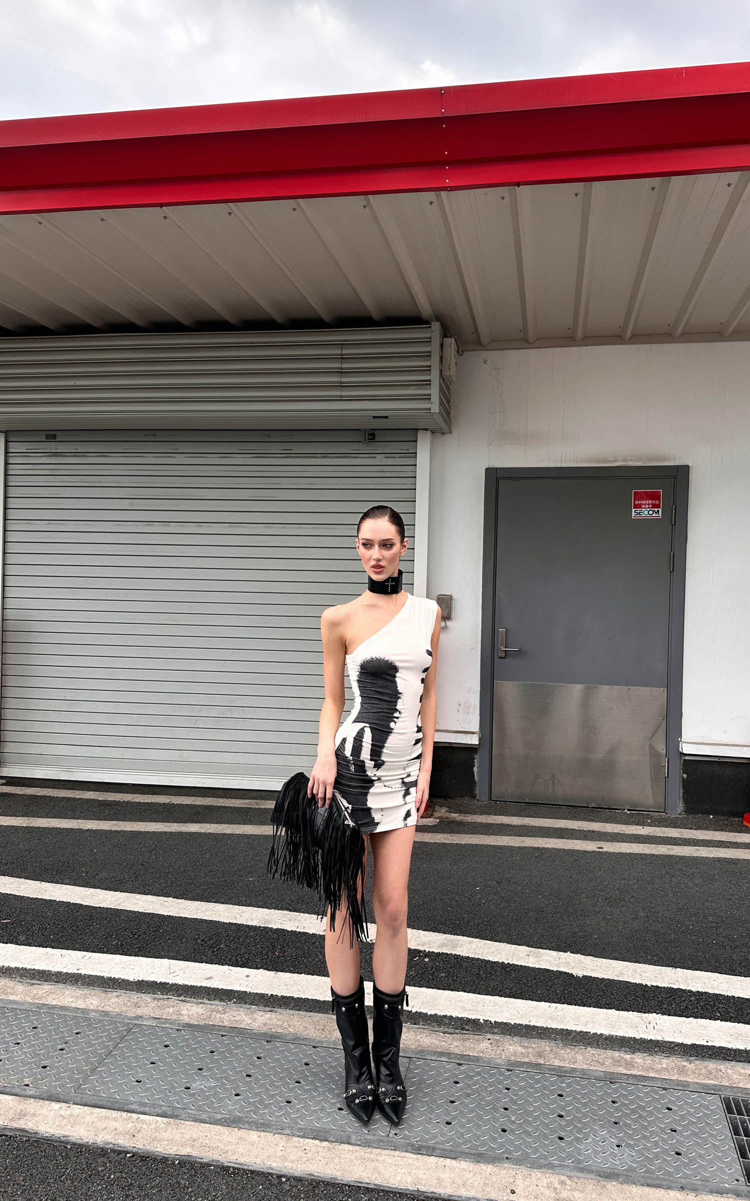 0122stepll Robe courte asymétrique à imprimé pinceau