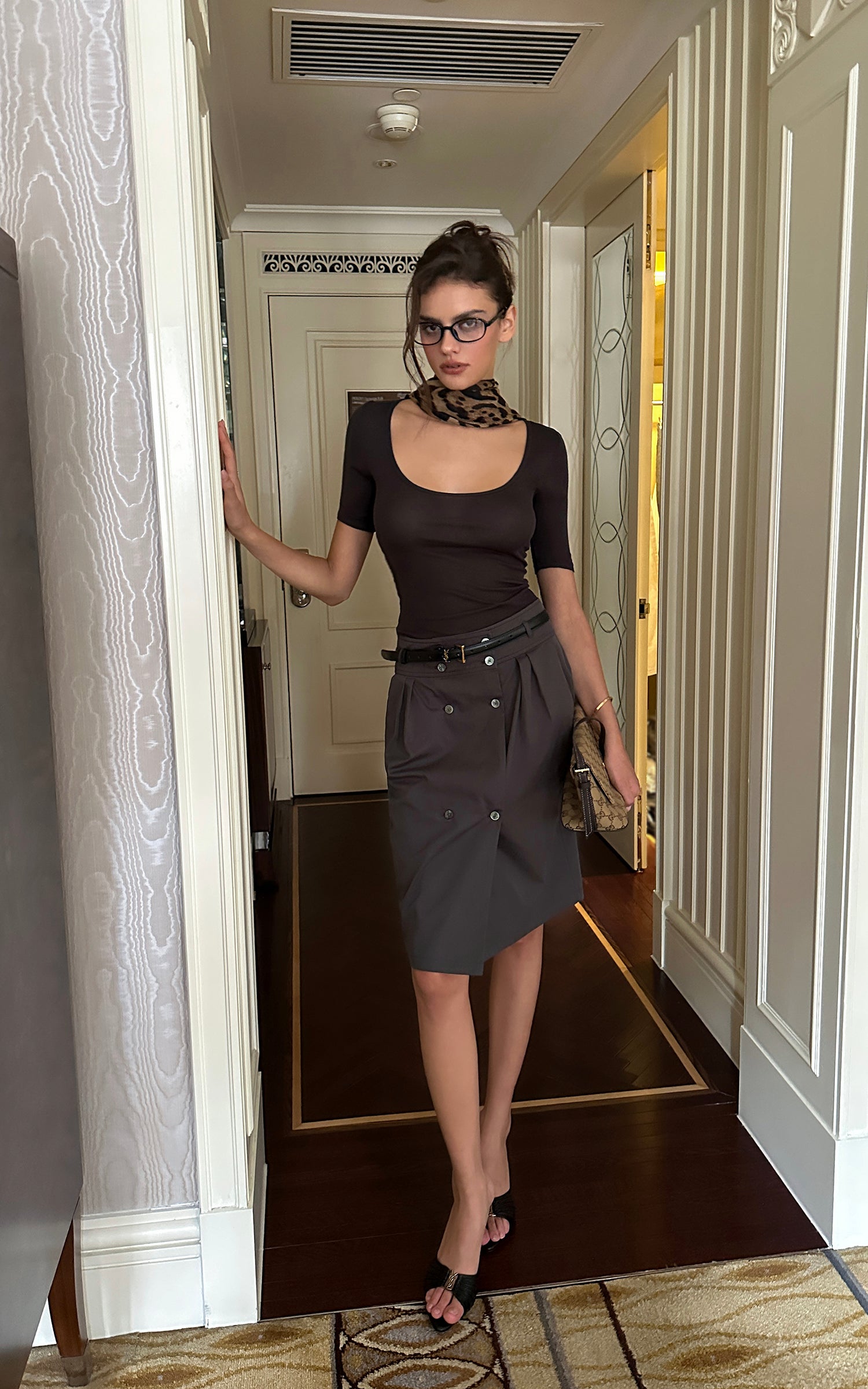 0122stepll Jupe midi plissée asymétrique à boutons
