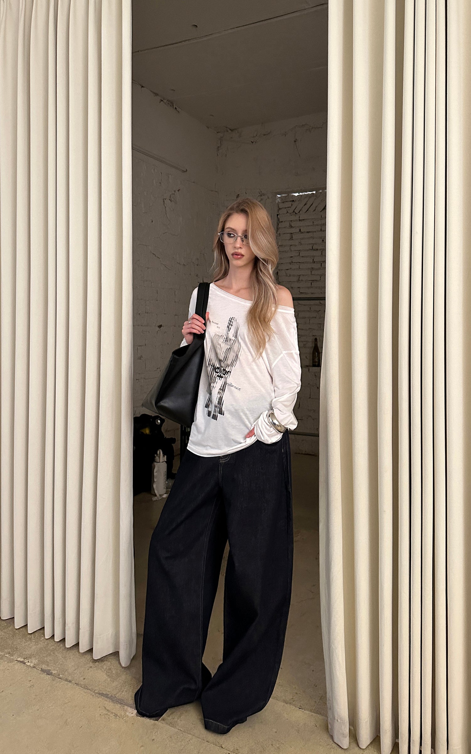 0122stepll Distorted Graphic Off-Shoulder Oversized Long Sleeve Top