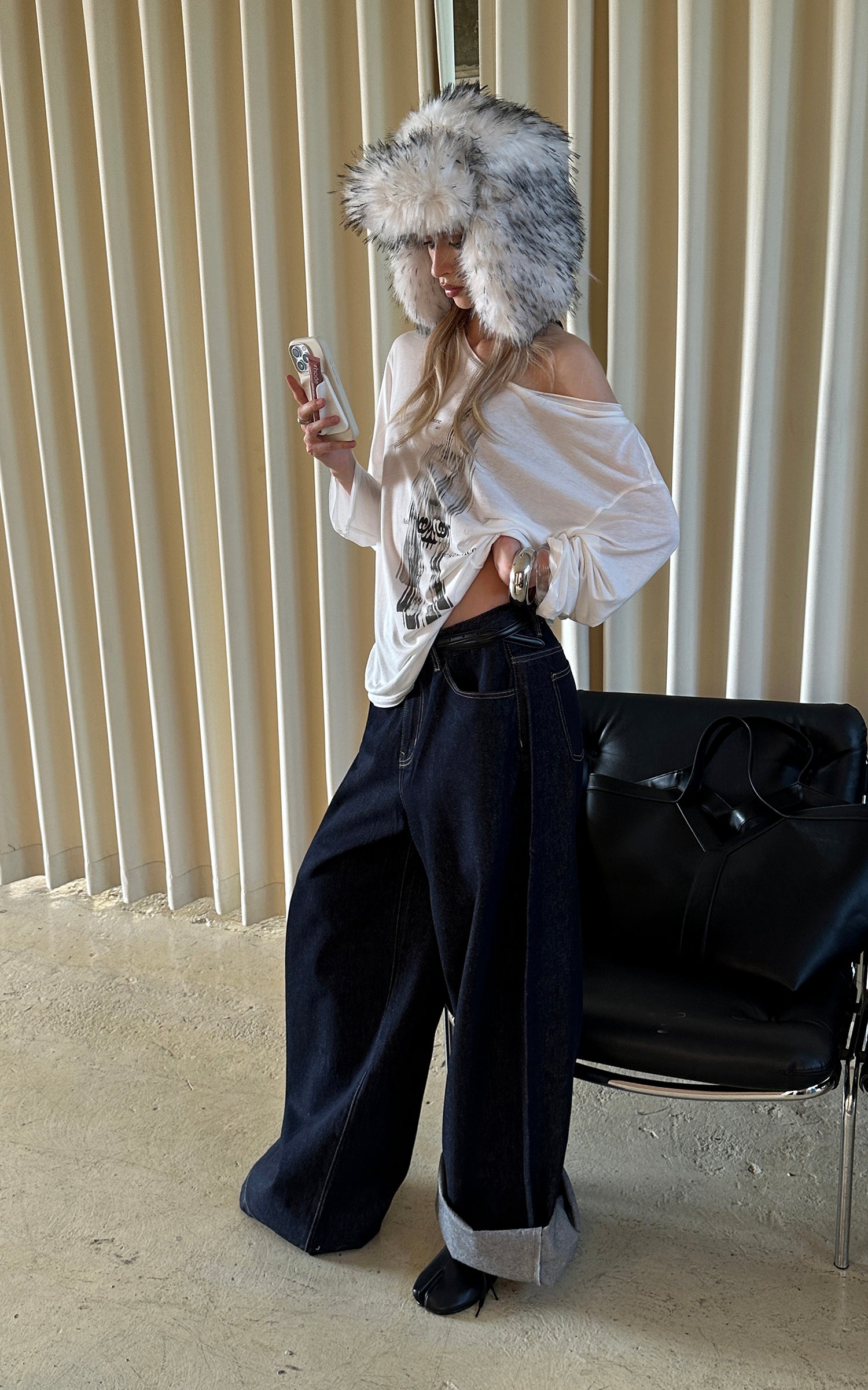 0122stepll Distorted Graphic Off-Shoulder Oversized Long Sleeve Top