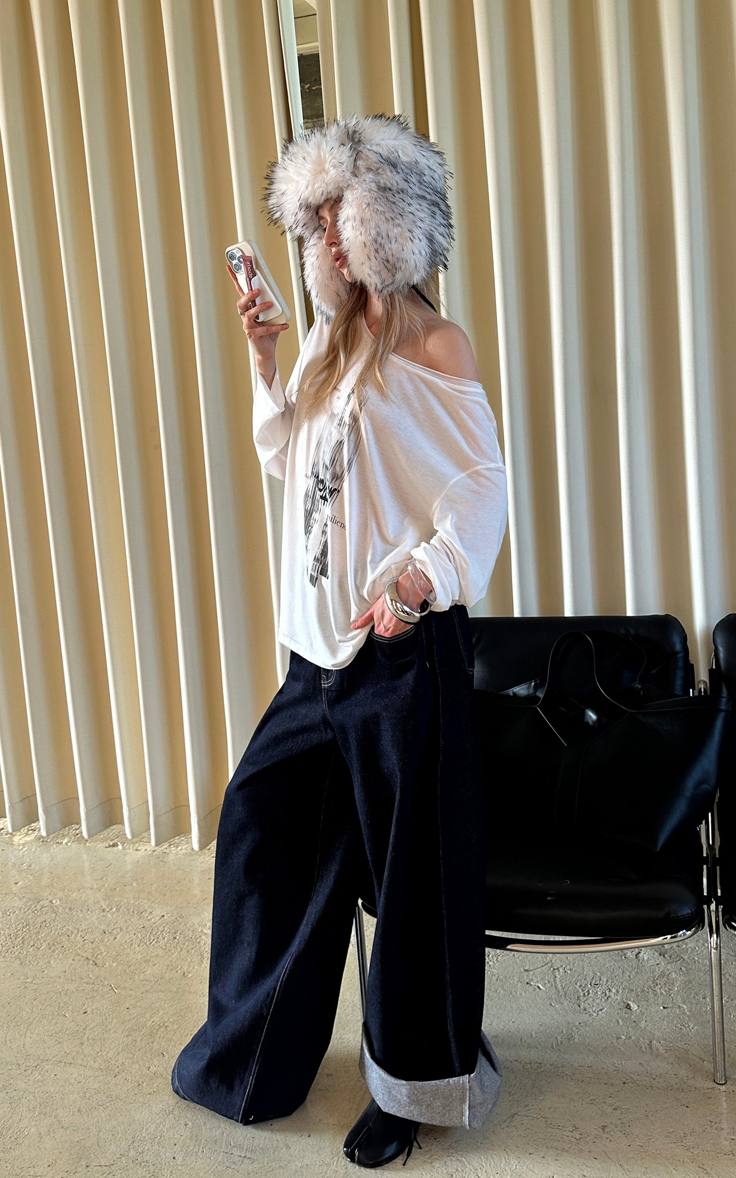 0122stepll Distorted Graphic Off-Shoulder Oversized Long Sleeve Top