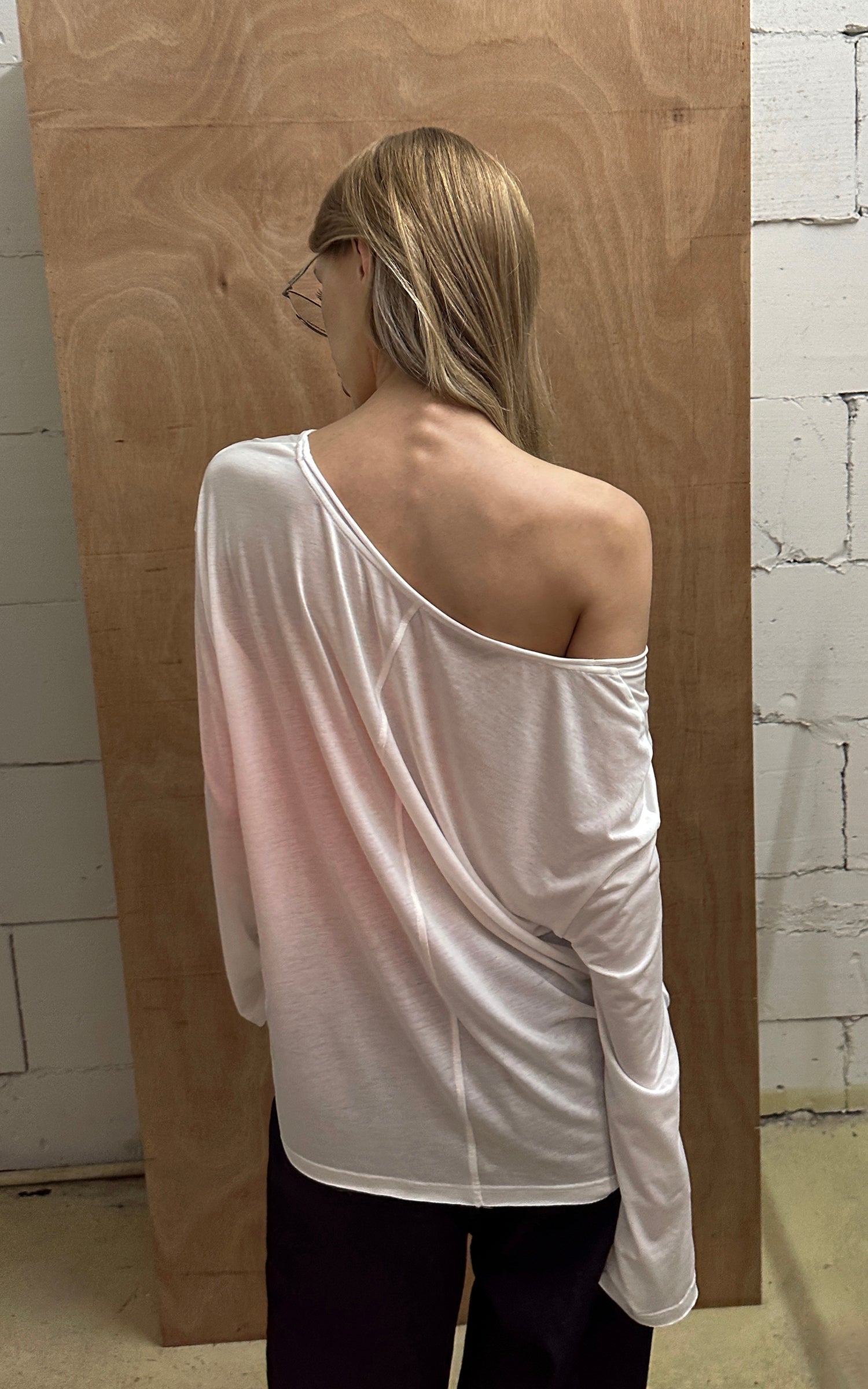 0122stepll Distorted Graphic Off-Shoulder Oversized Long Sleeve Top