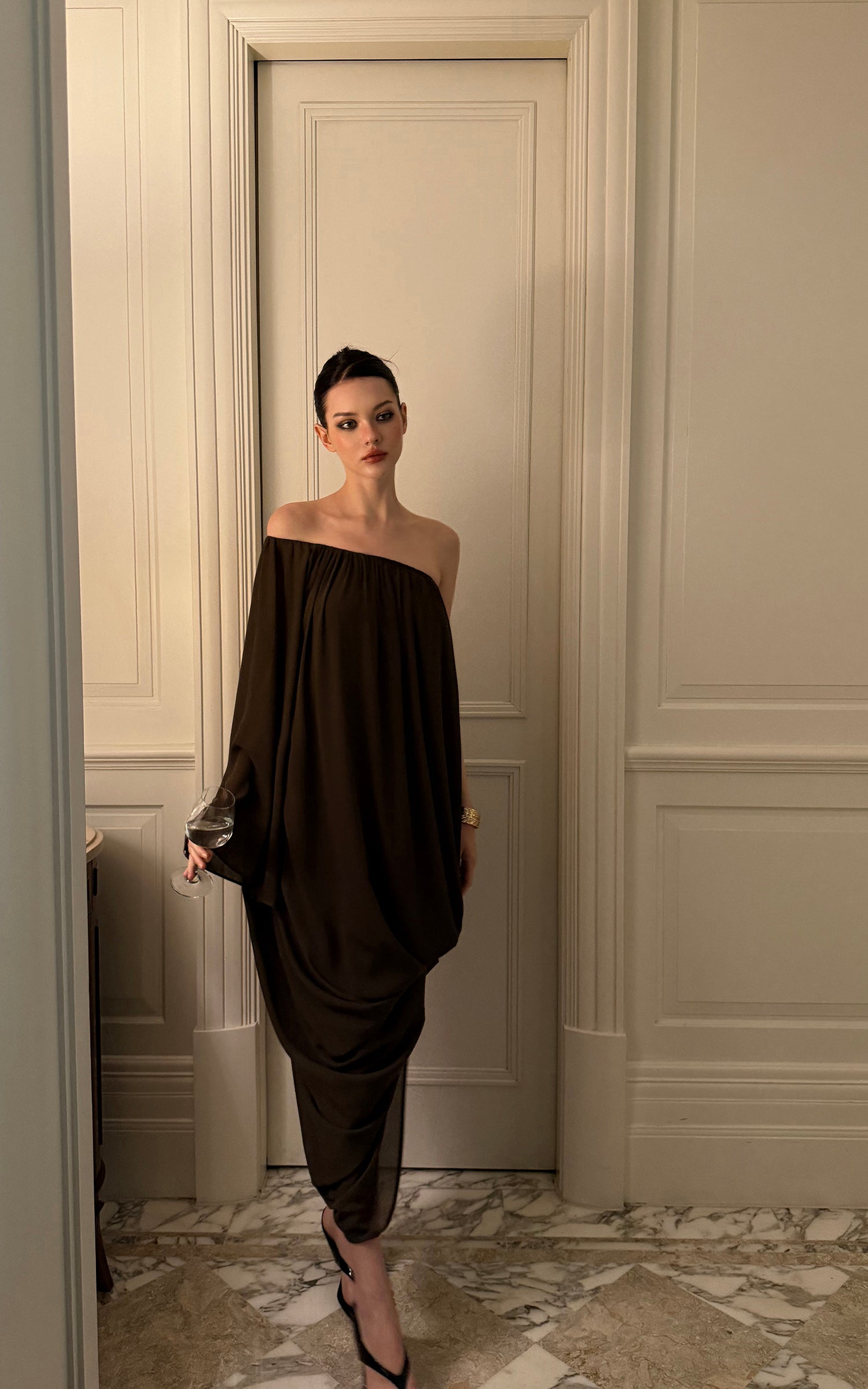 0122stepll Robe midi à manches drapées et épaules dénudées