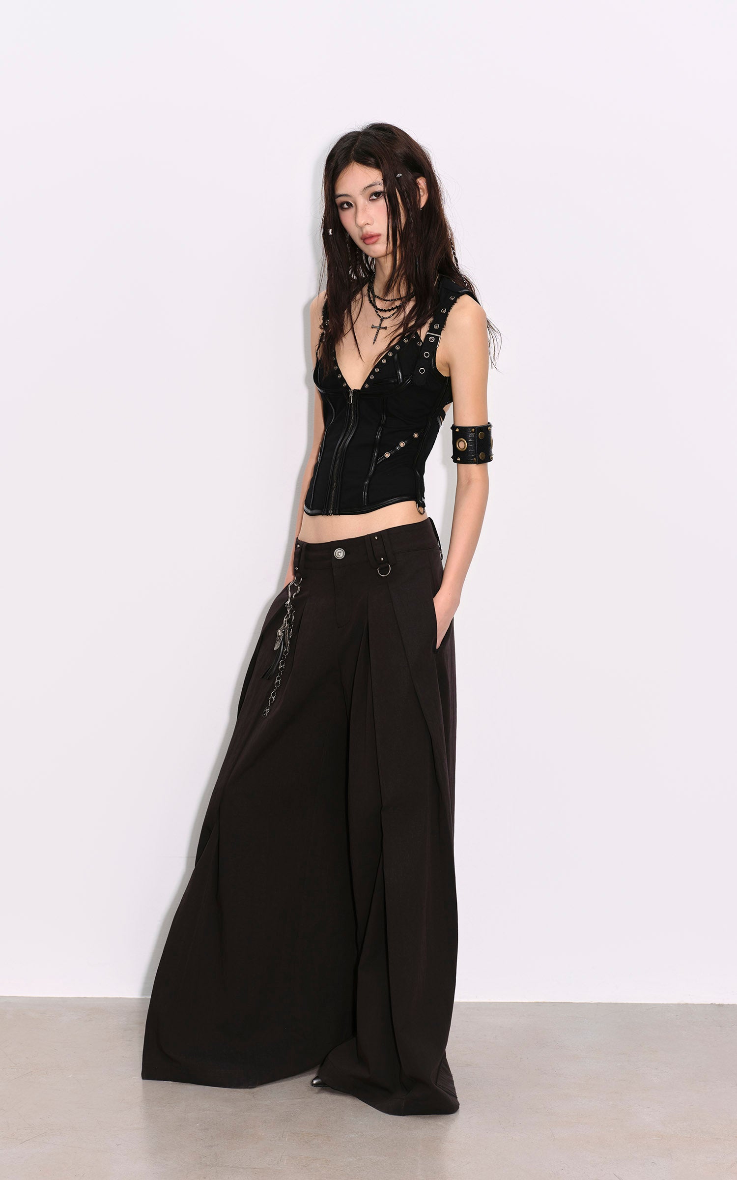 Low pixel Haut de soutien-gorge triangle à col licou clouté