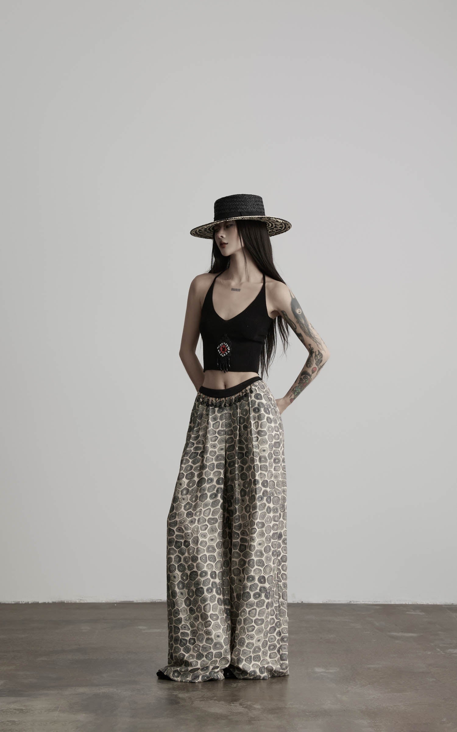 DOINDULGE Beaded Motif Halter Knit Top Ribbed V-Neck Cropped Camisole