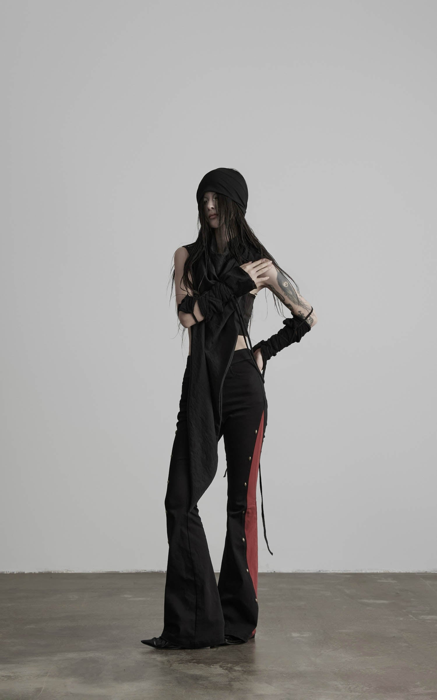 DOINDULGE Low-Rise Contrast Panel Flared Pants