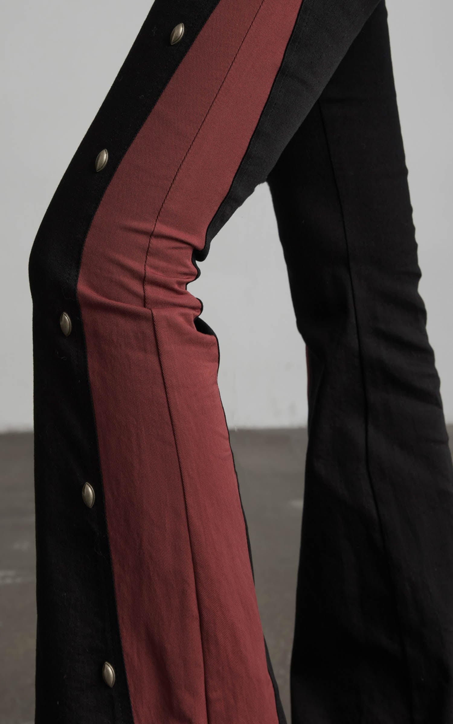DOINDULGE Low-Rise Contrast Panel Flared Pants