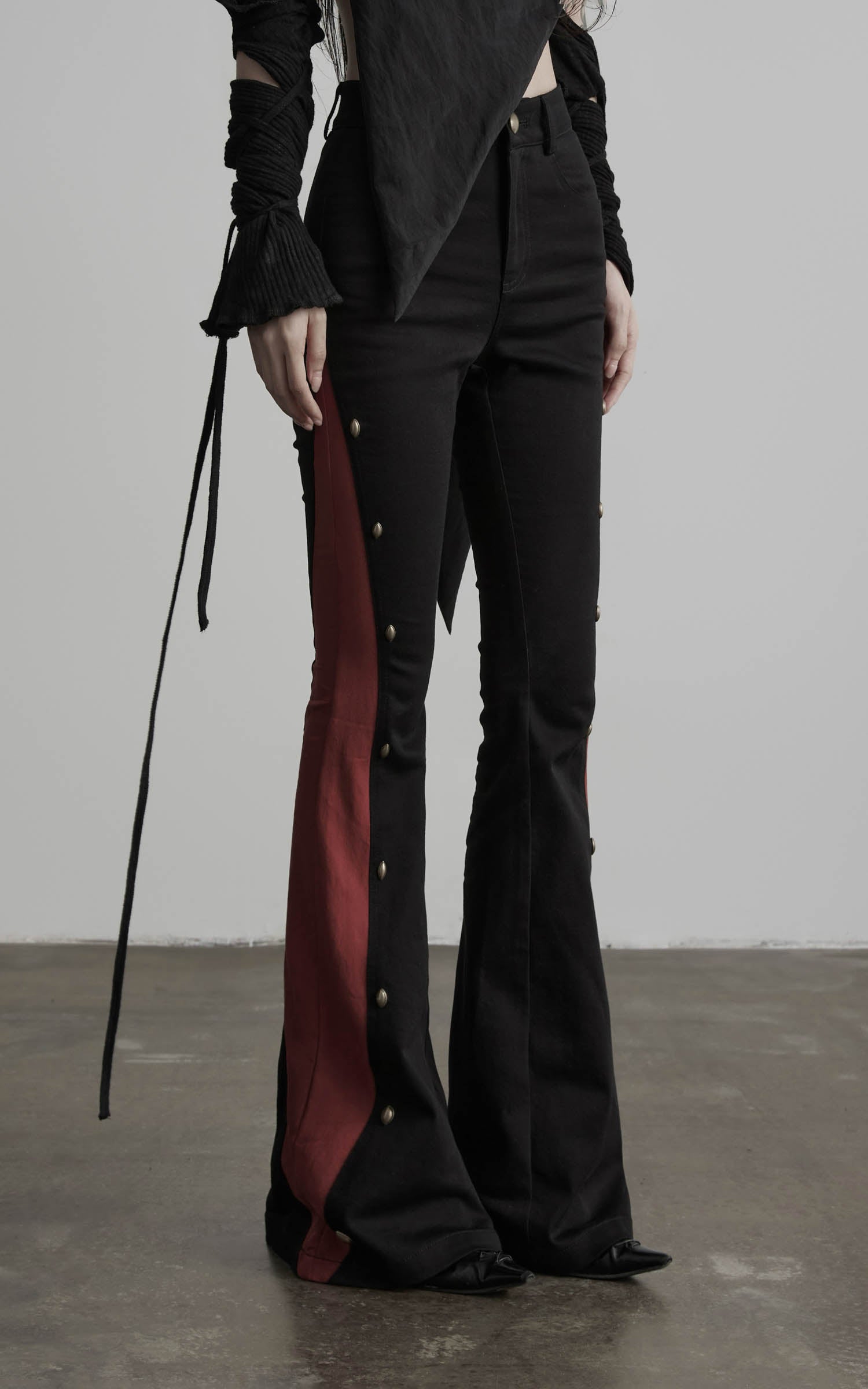 DOINDULGE Low-Rise Contrast Panel Flared Pants