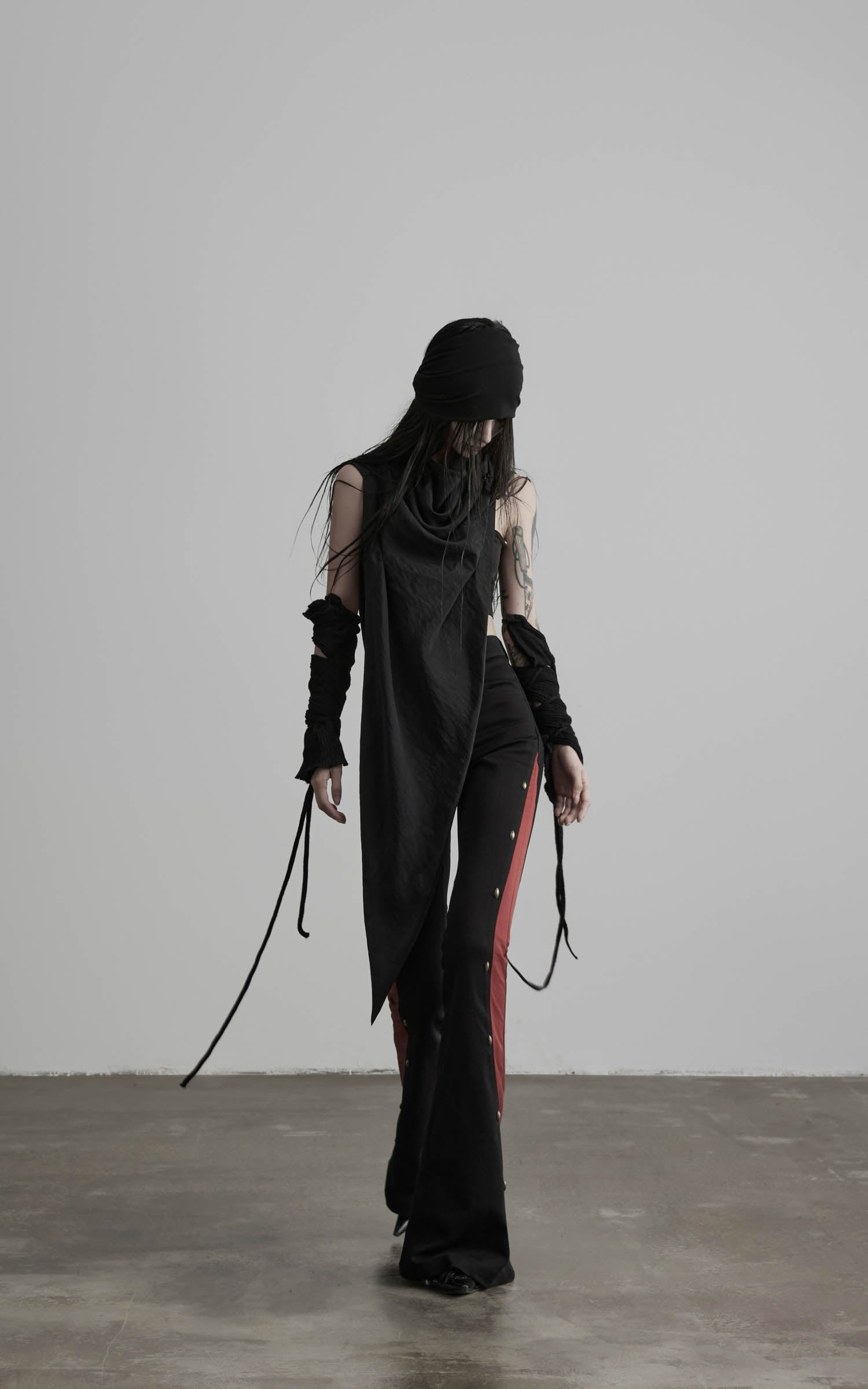 DOINDULGE Low-Rise Contrast Panel Flared Pants