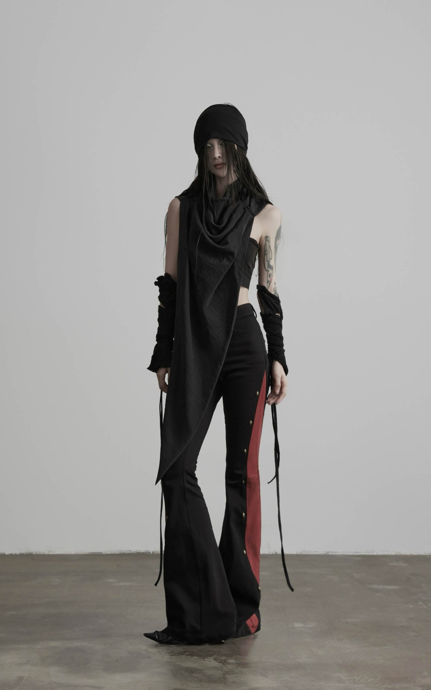 DOINDULGE Low-Rise Contrast Panel Flared Pants