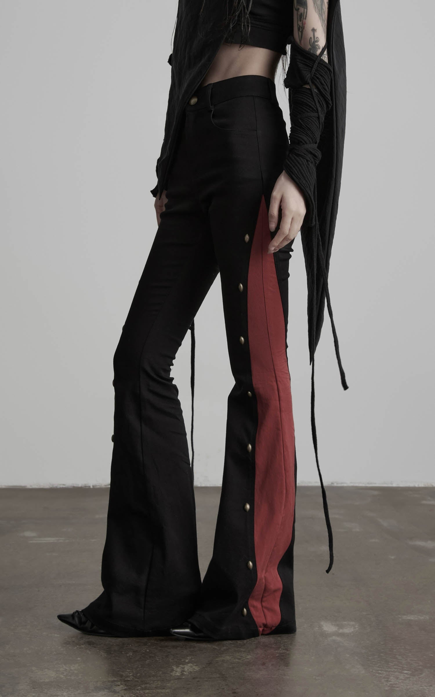 DOINDULGE Low-Rise Contrast Panel Flared Pants