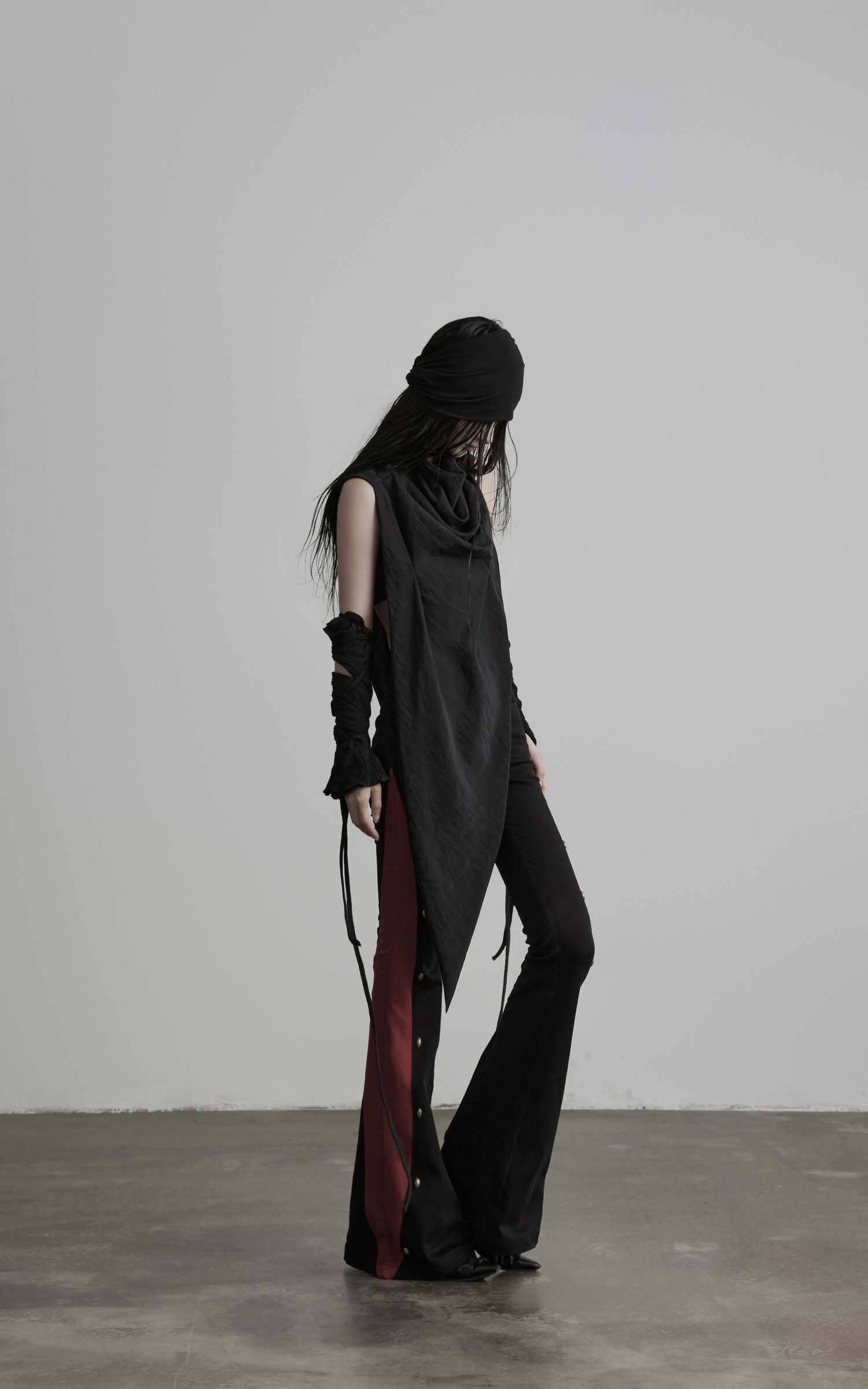 DOINDULGE Low-Rise Contrast Panel Flared Pants