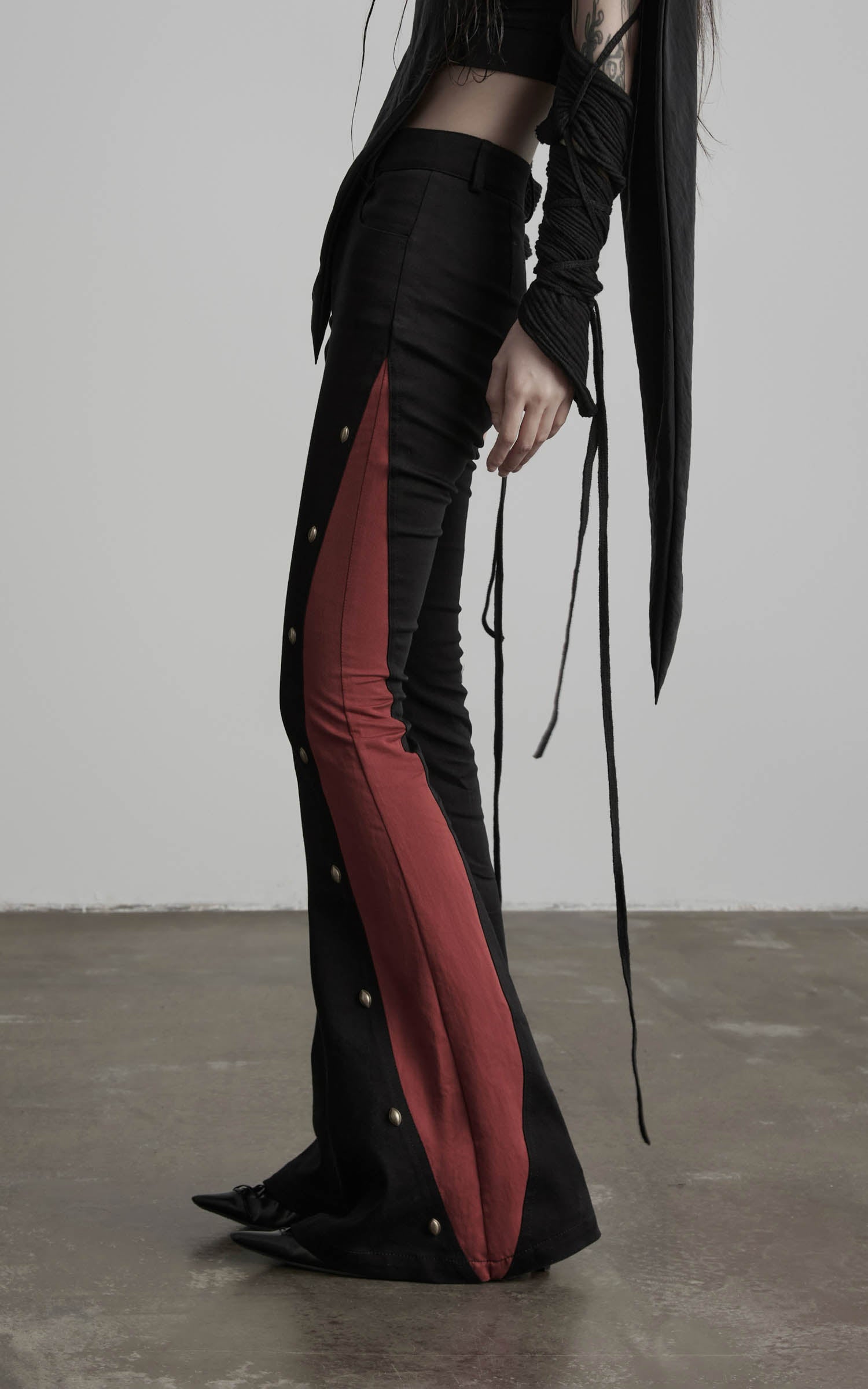 DOINDULGE Low-Rise Contrast Panel Flared Pants