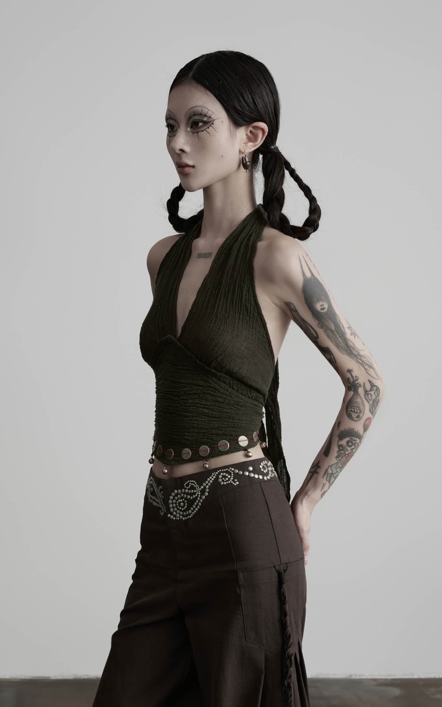 DOINDULGE Halter Tie-Up Crop Top
