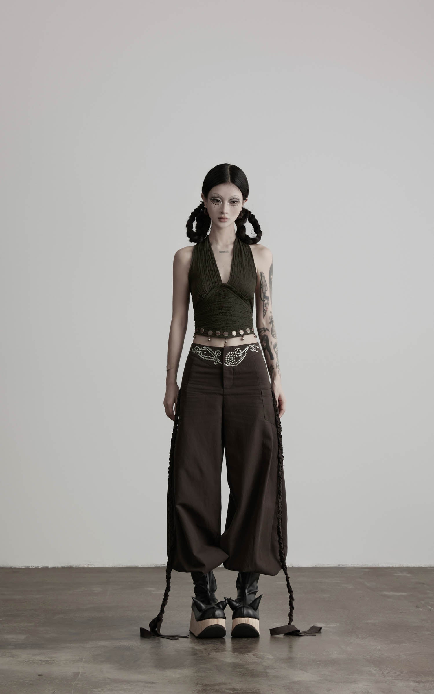 DOINDULGE Halter Tie-Up Crop Top