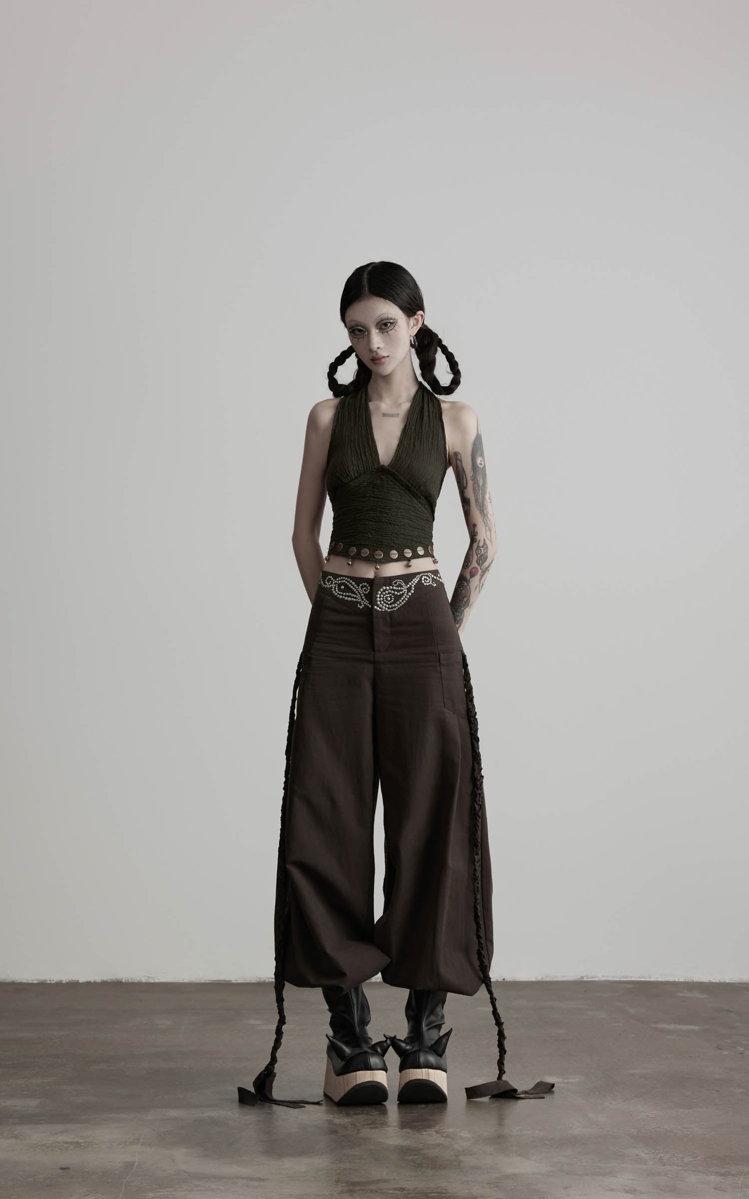 DOINDULGE Halter Tie-Up Crop Top