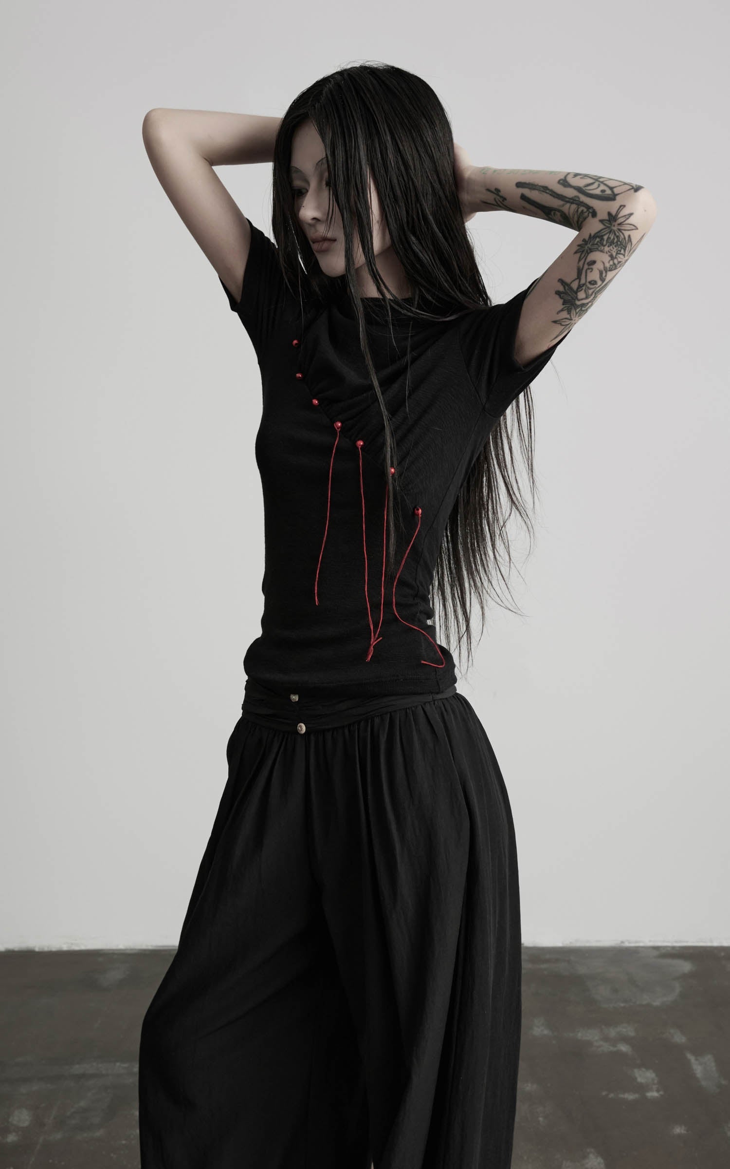 DOINDULGE Mock Neck Ruched Knit T-Shirt